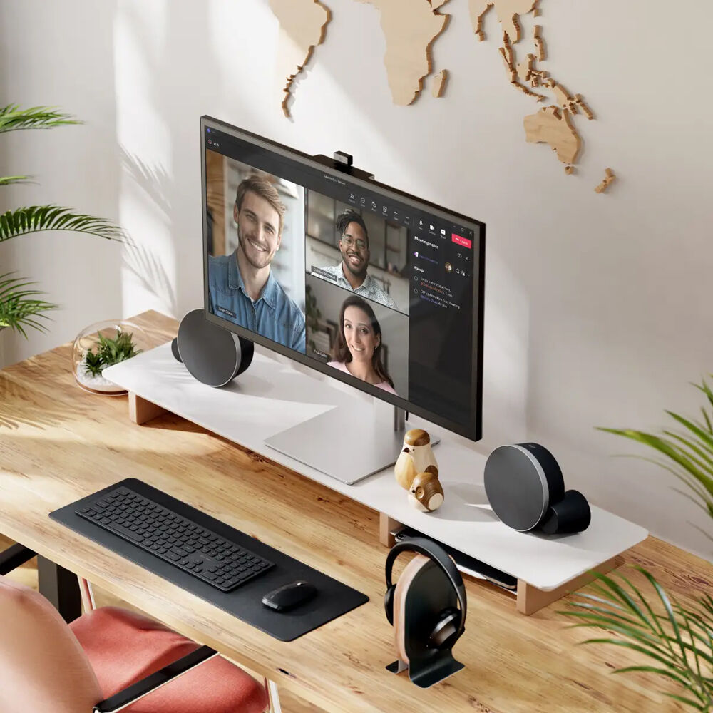 ALOGIC CLARITY PRO MAX 32-inch 4K UHD monitor with integrated webcam and 65W USB-C power delivery — view 11