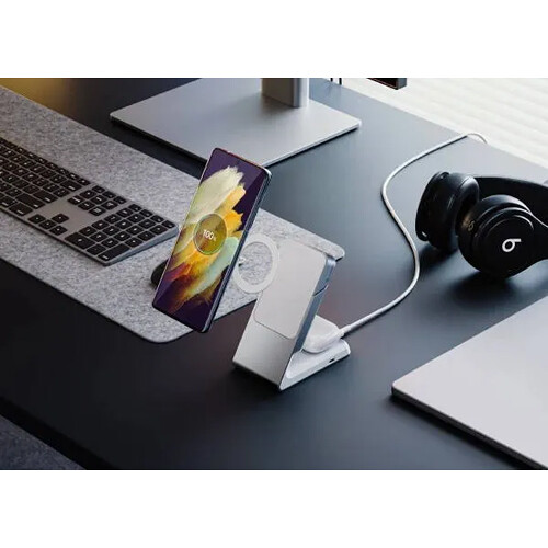 ALOGIC Matrix 2-in-1 universal magnetic charging dock in white — view 3