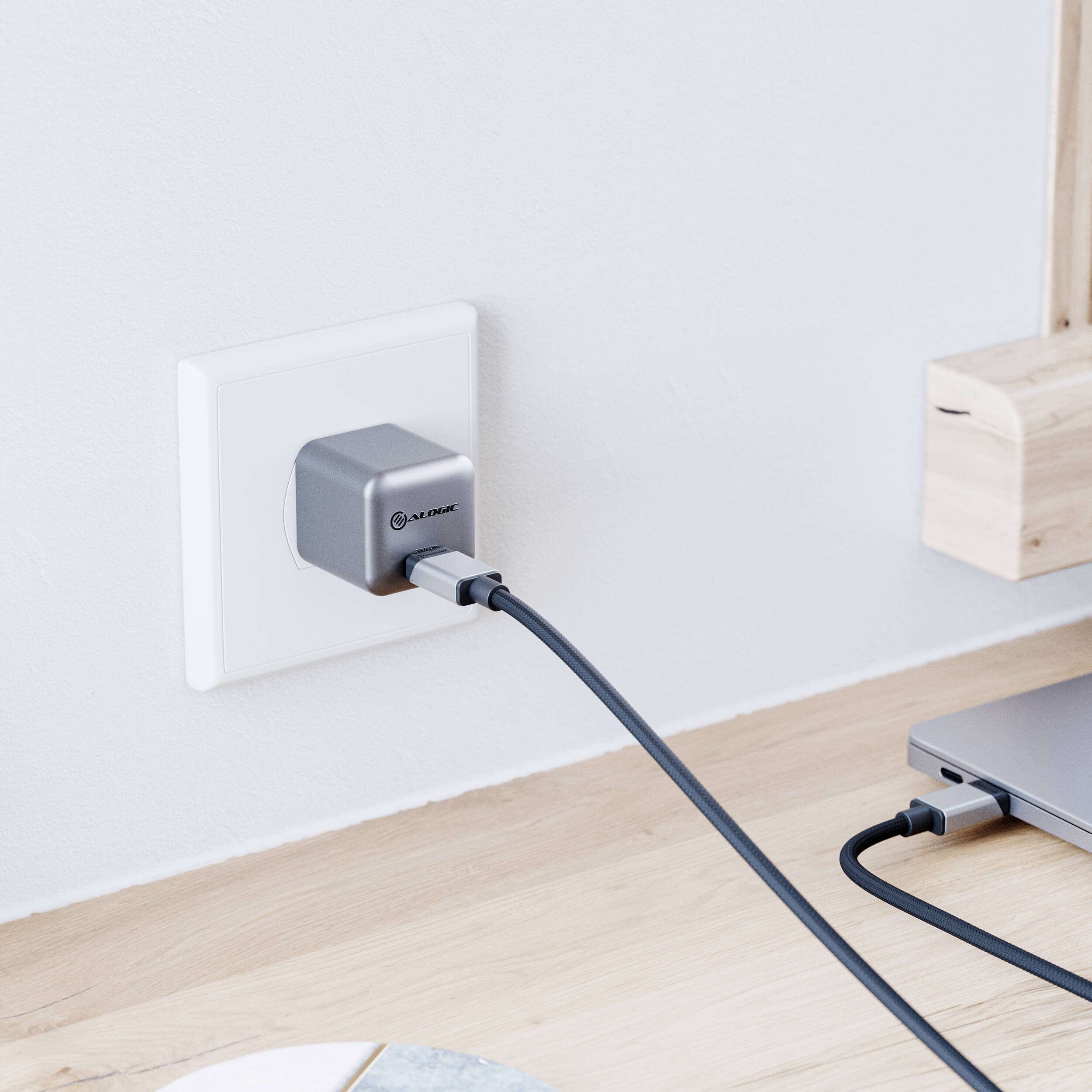 ALOGIC 30W GaN USB-C wall charger, US version, compact single-port design — view 19