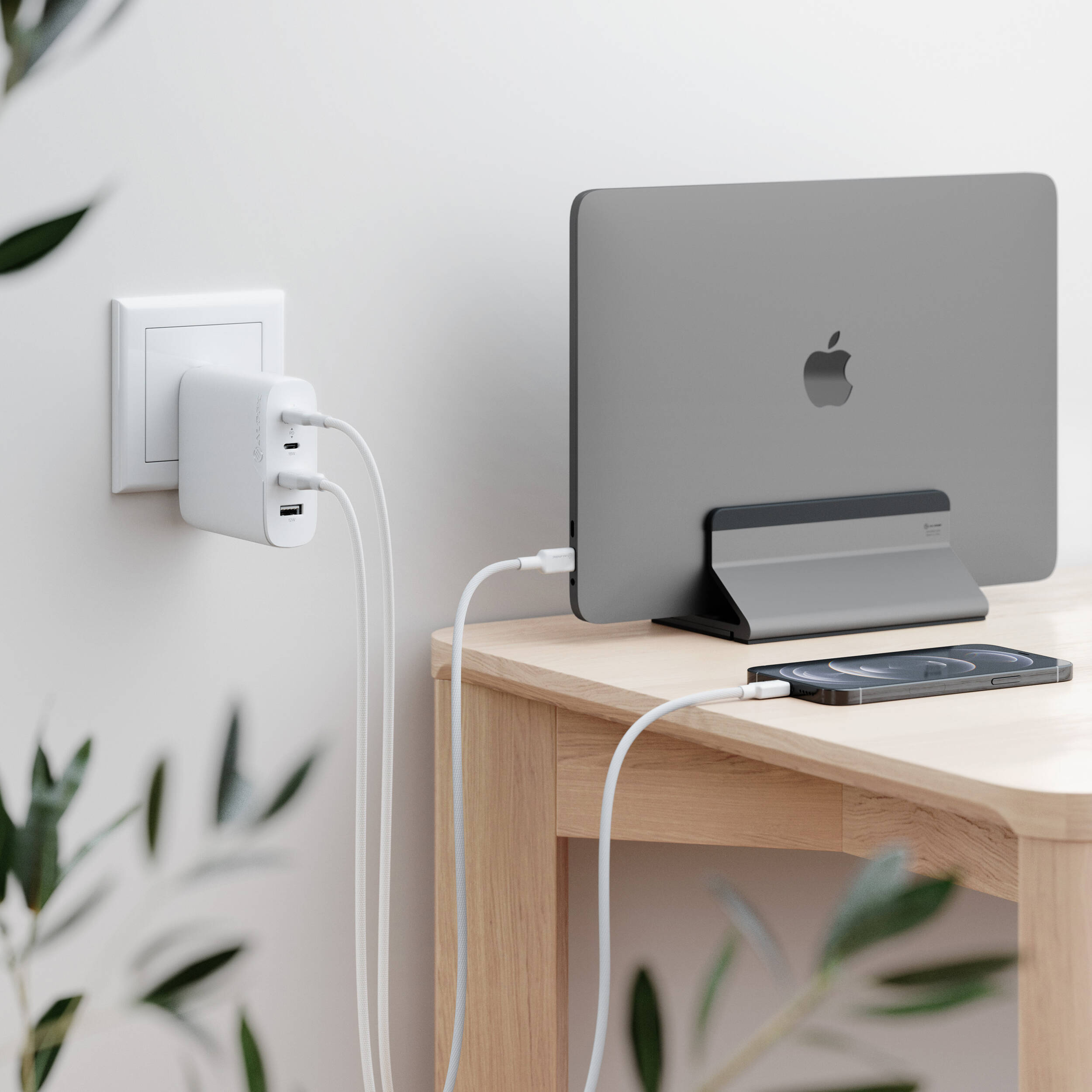 ALOGIC 4X100 Rapid Power 4-port 100 W GaN charger with USB-C charging — view 35