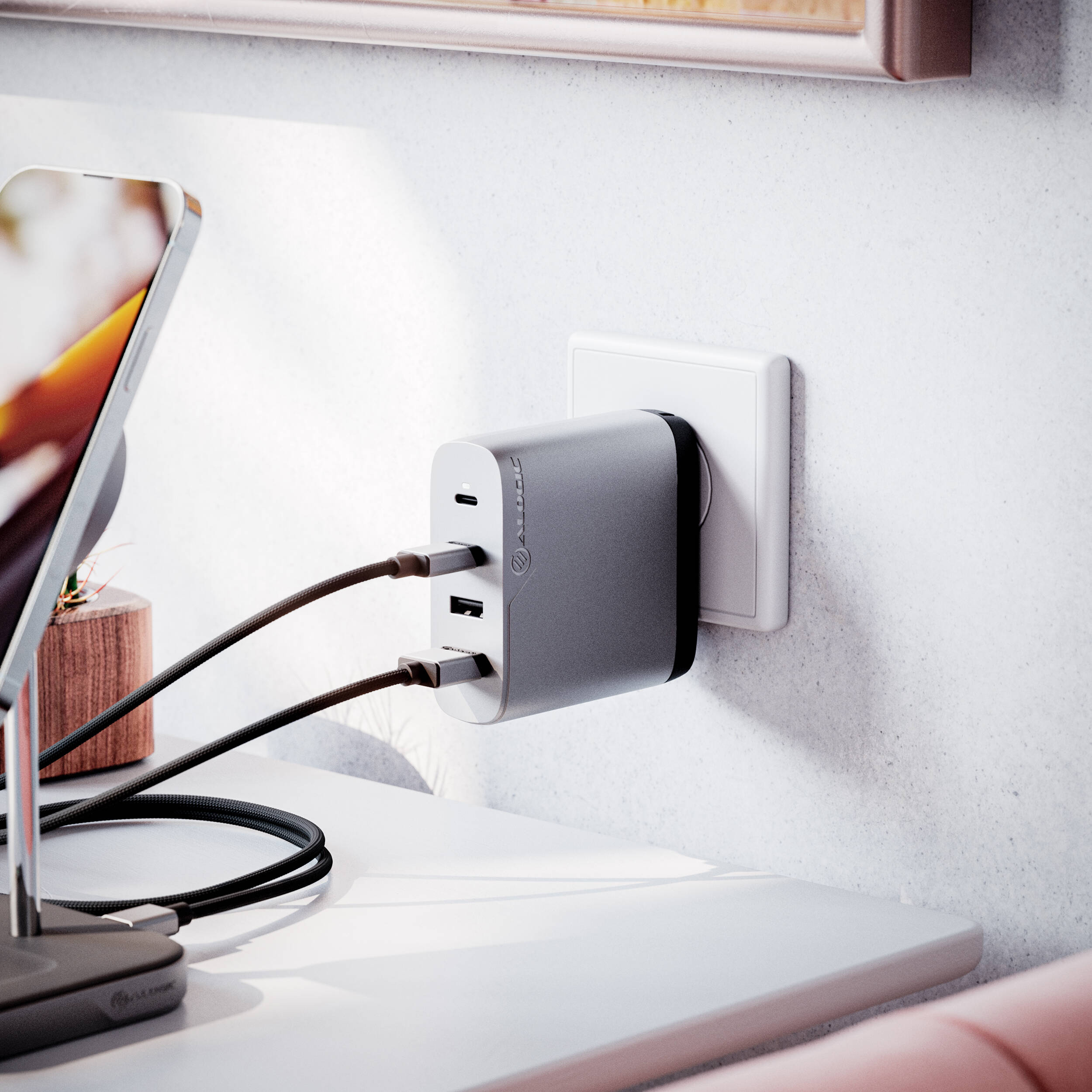 ALOGIC 4X100 Rapid Power 4-port 100W GaN charger in space grey — view 19