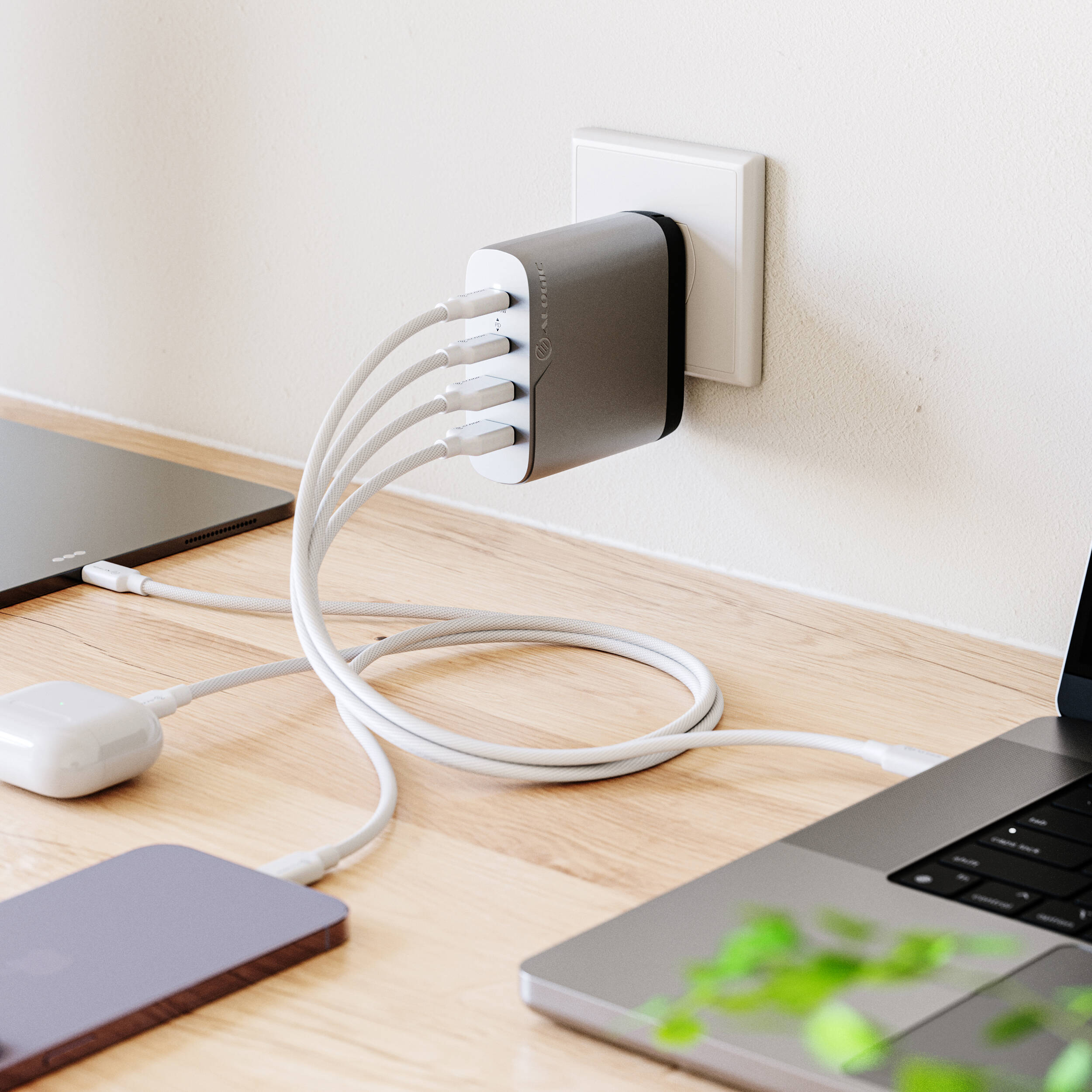 ALOGIC 4X100 Rapid Power 4-port 100W GaN charger in space grey — view 22