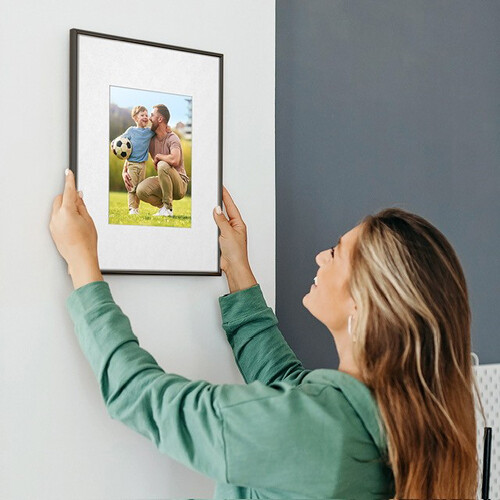 Aluratek 13.3-inch Wi-Fi ePaper digital photo frame with built-in battery — view 7