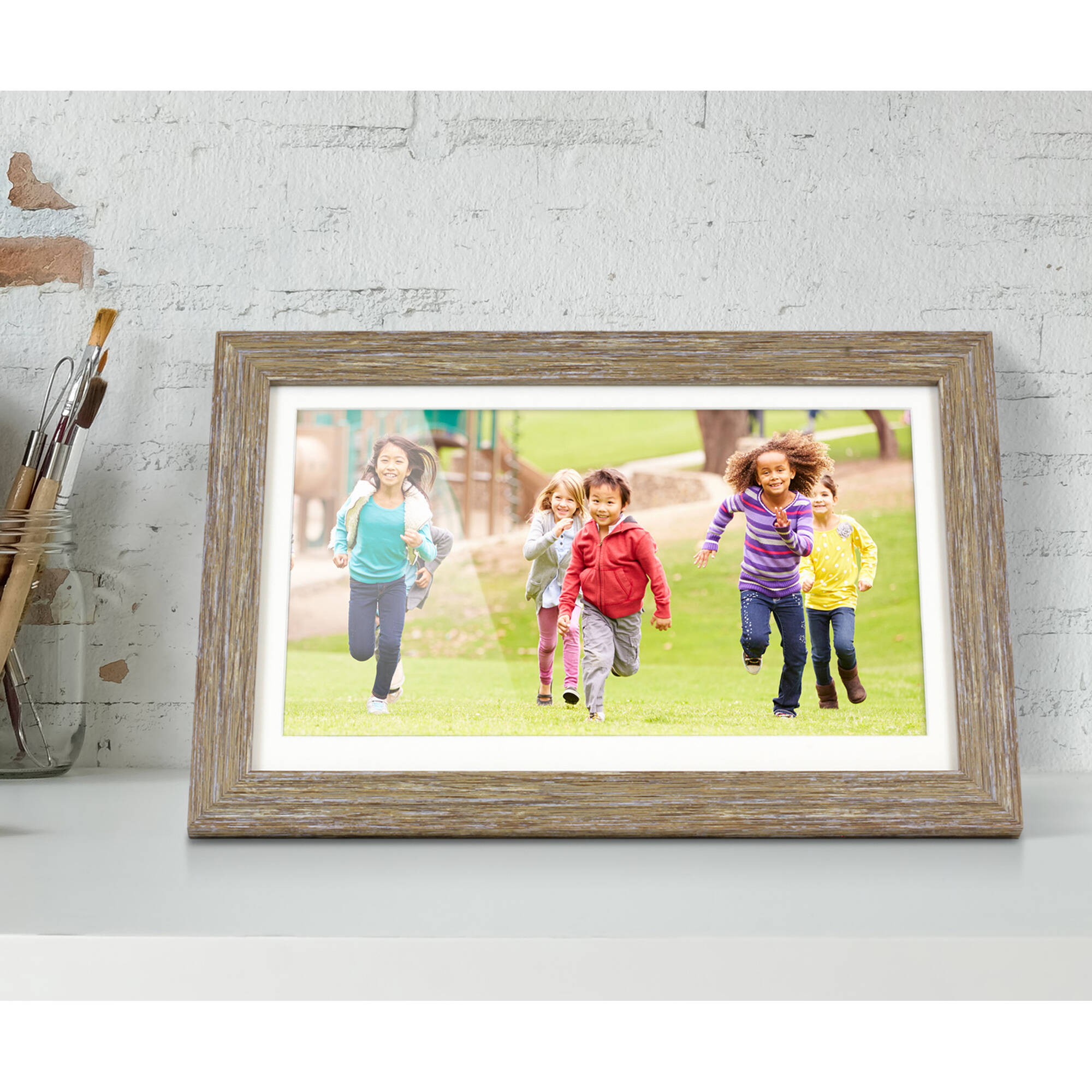 Aluratek 13.3 inch Wi‑Fi digital photo frame with touchscreen IPS display and 16 GB memory — view 4
