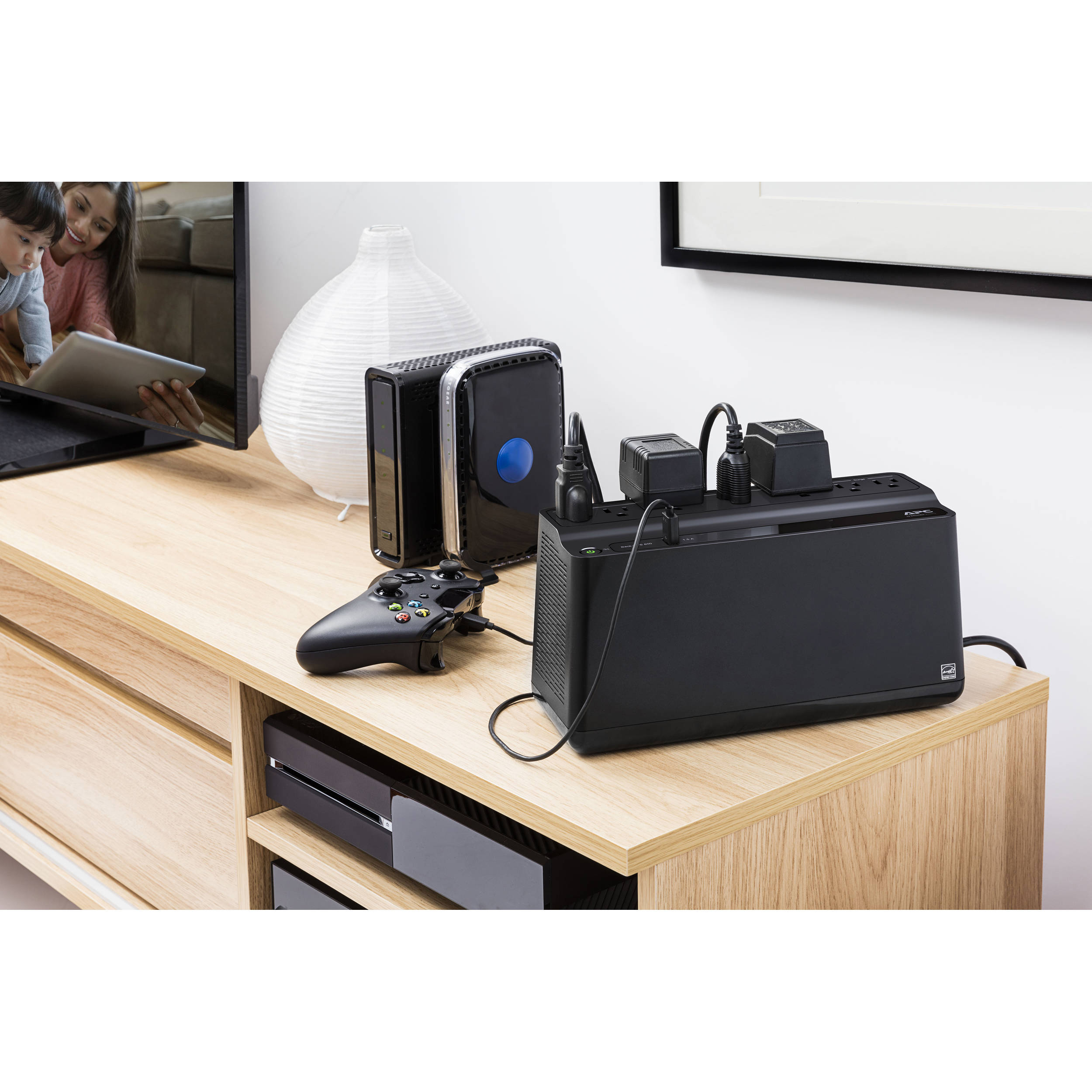 APC Back-UPS BE425M desktop UPS with 6 outlets and 425 VA capacity — view 3