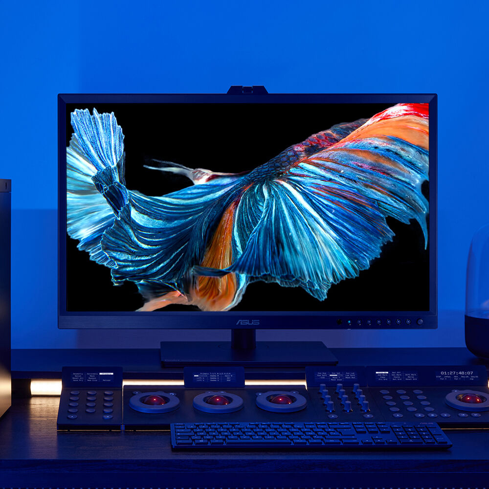 ASUS ProArt Display PA32DC 31.5-inch 4K OLED professional monitor with built-in colorimeter — view 44