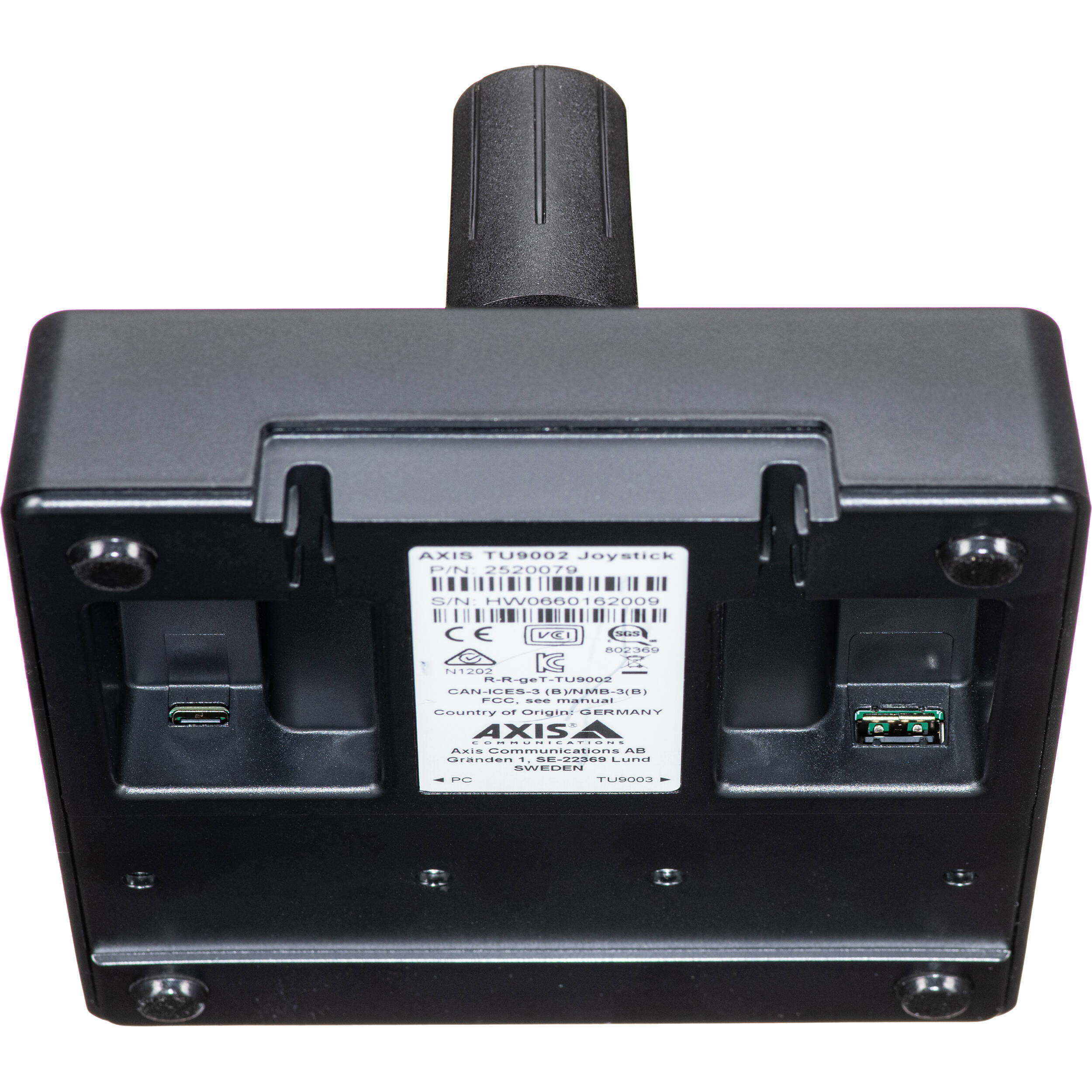 AXIS TU9001 Control Board is a modular system with separate joystick and keypad units. The modular system allows you to choose a simple solution such as only the joystick, or a complete solution with the two modules for both camera and video management. — view 5