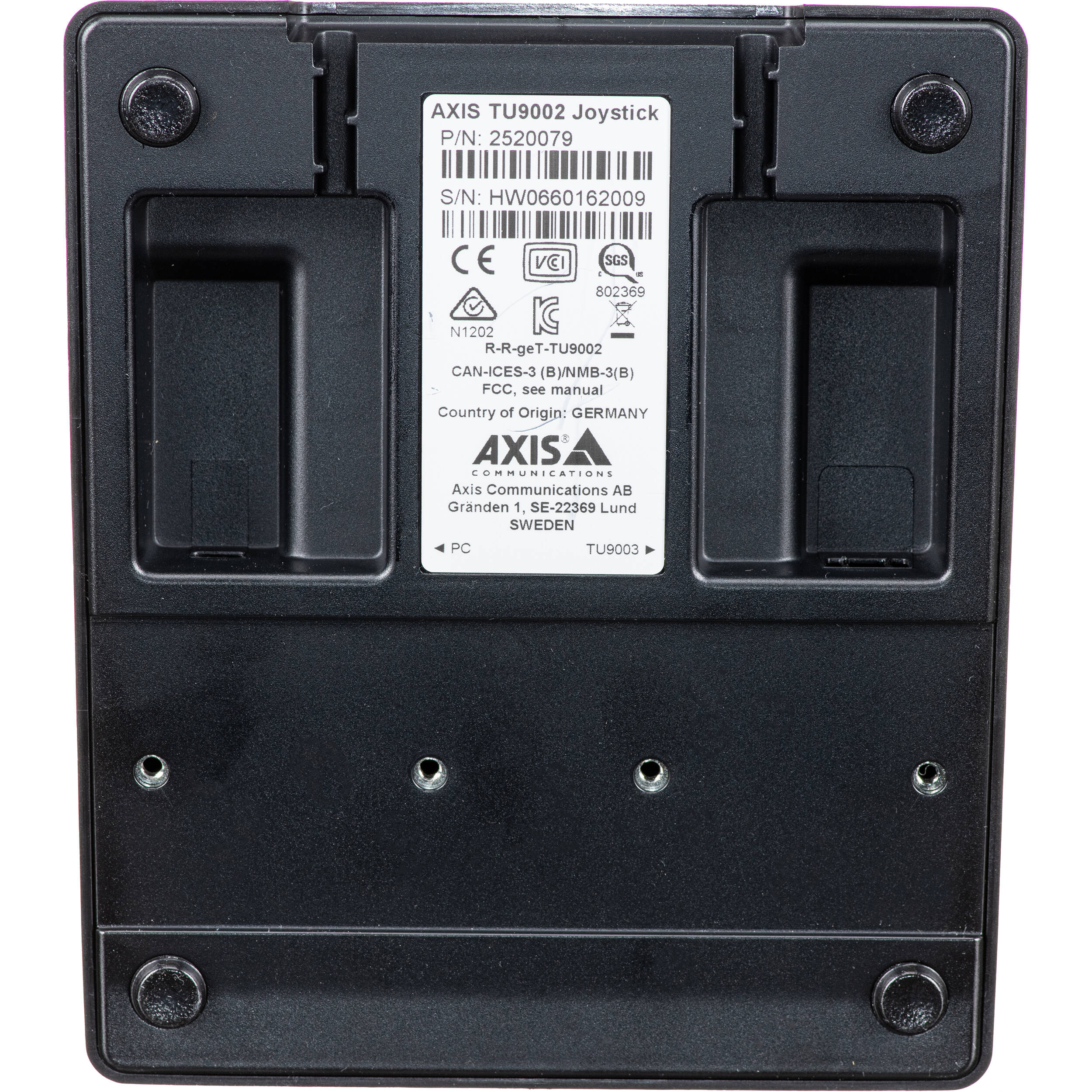 AXIS TU9001 Control Board is a modular system with separate joystick and keypad units. The modular system allows you to choose a simple solution such as only the joystick, or a complete solution with the two modules for both camera and video management. — view 6