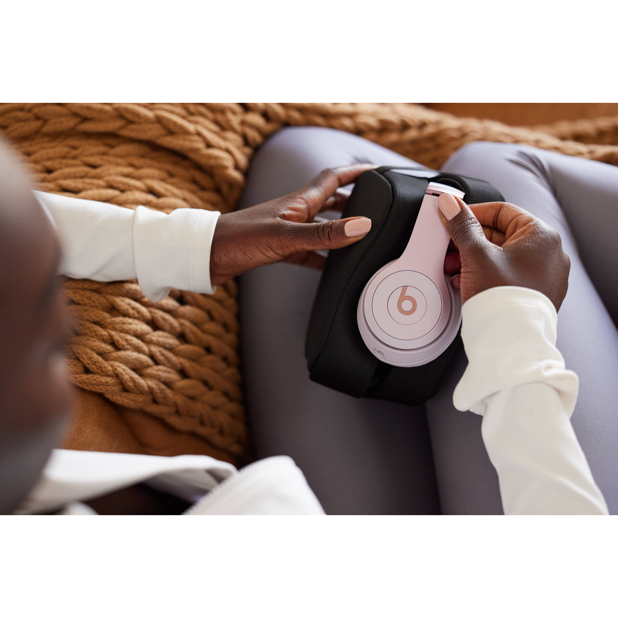 Beats Solo 4 Wireless headset in Cloud Pink with compact on-ear design — view 10