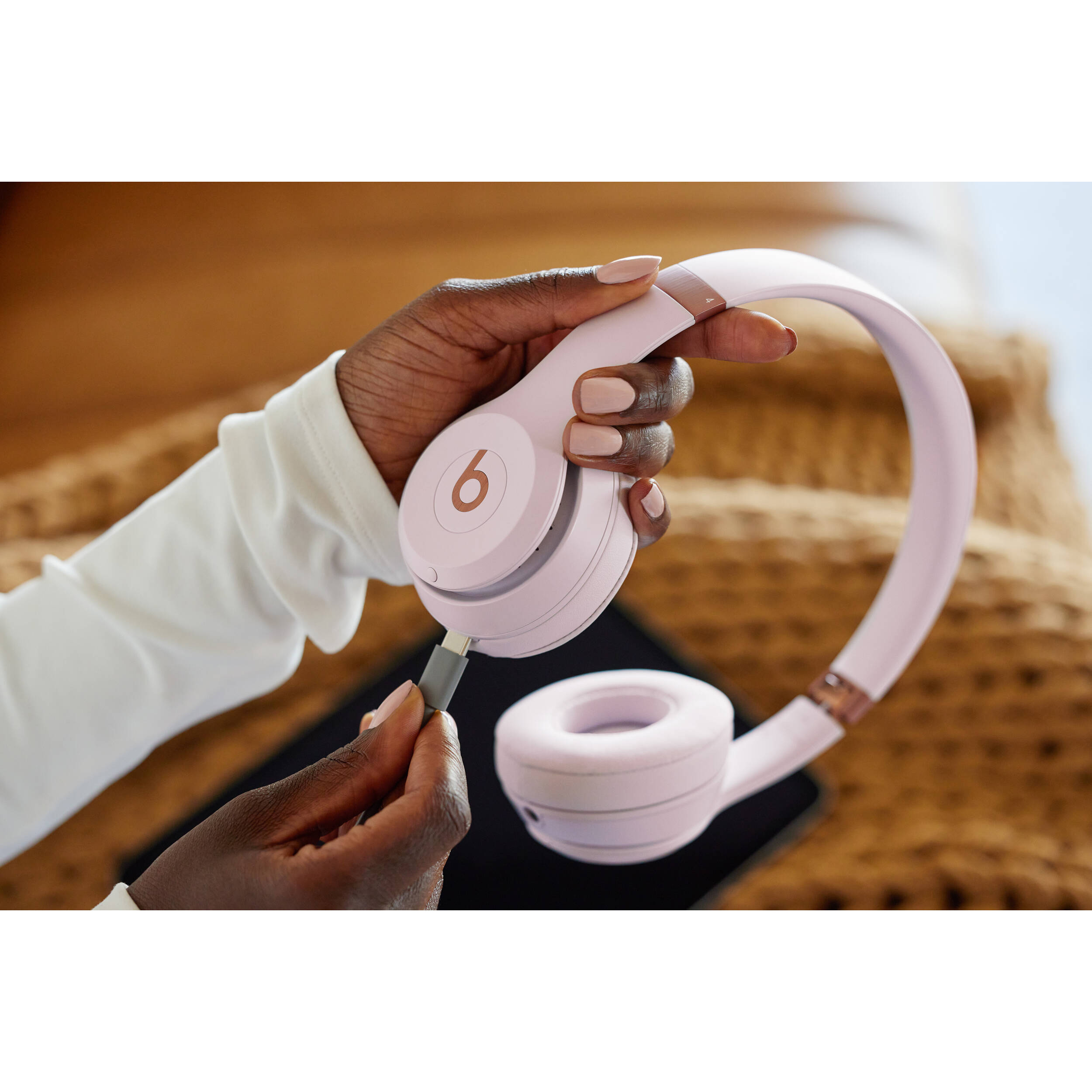 Beats Solo 4 Wireless headset in Cloud Pink with compact on-ear design — view 9