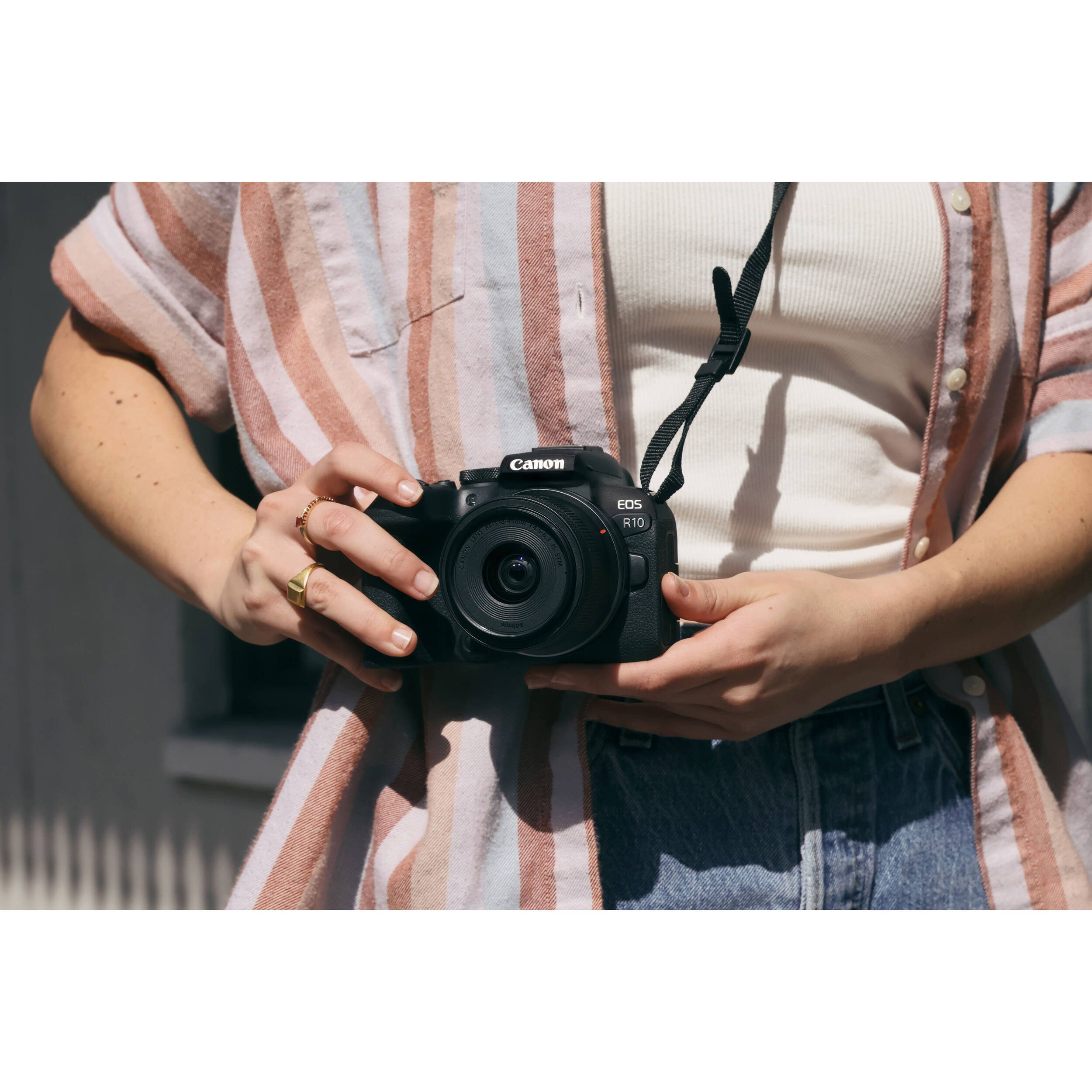 Canon EOS R10 mirrorless camera kit with 18-45mm IS STM lens, black body — view 16