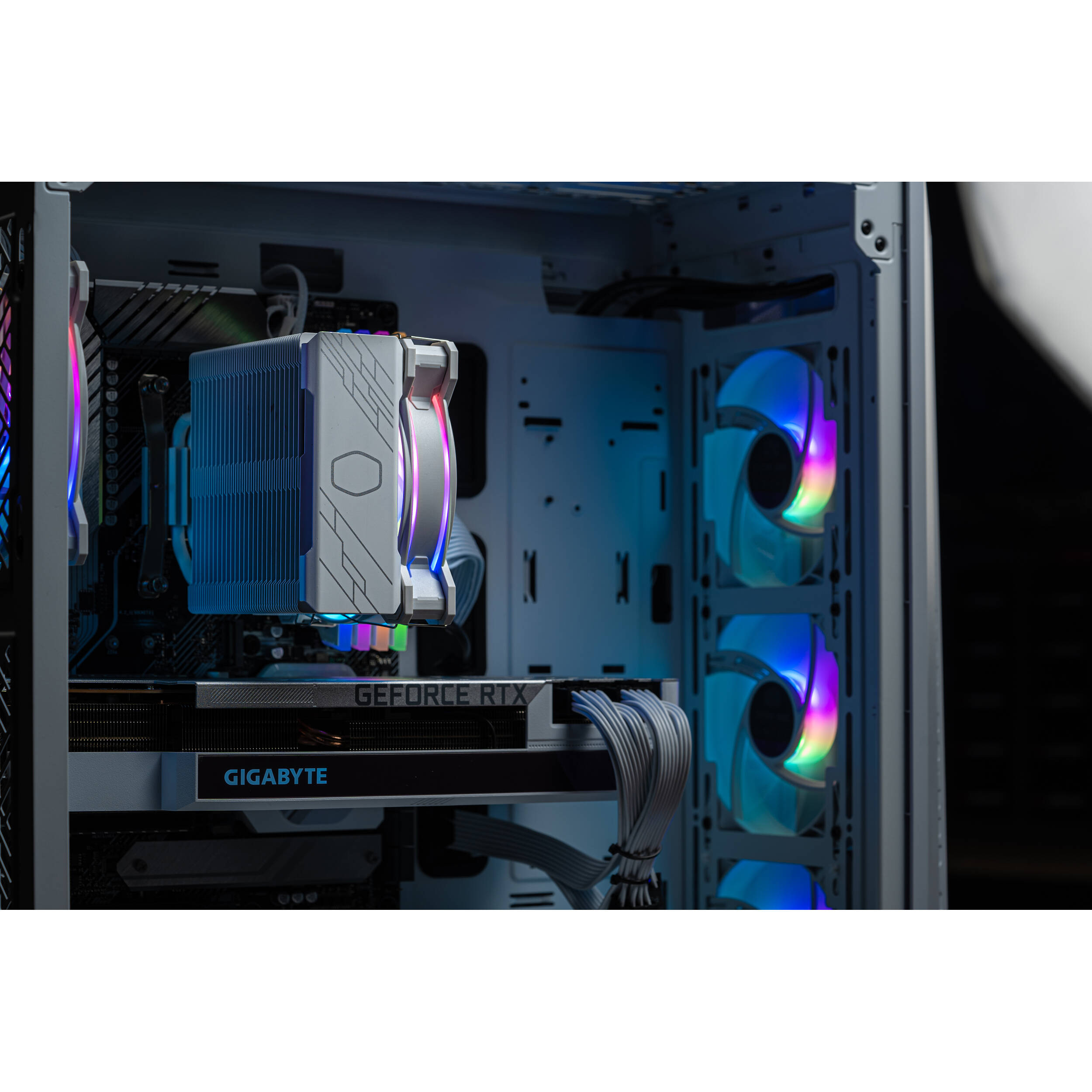 Cooler Master Hyper 212 Halo White tower CPU cooler with white heatsink and ARGB fan — view 31