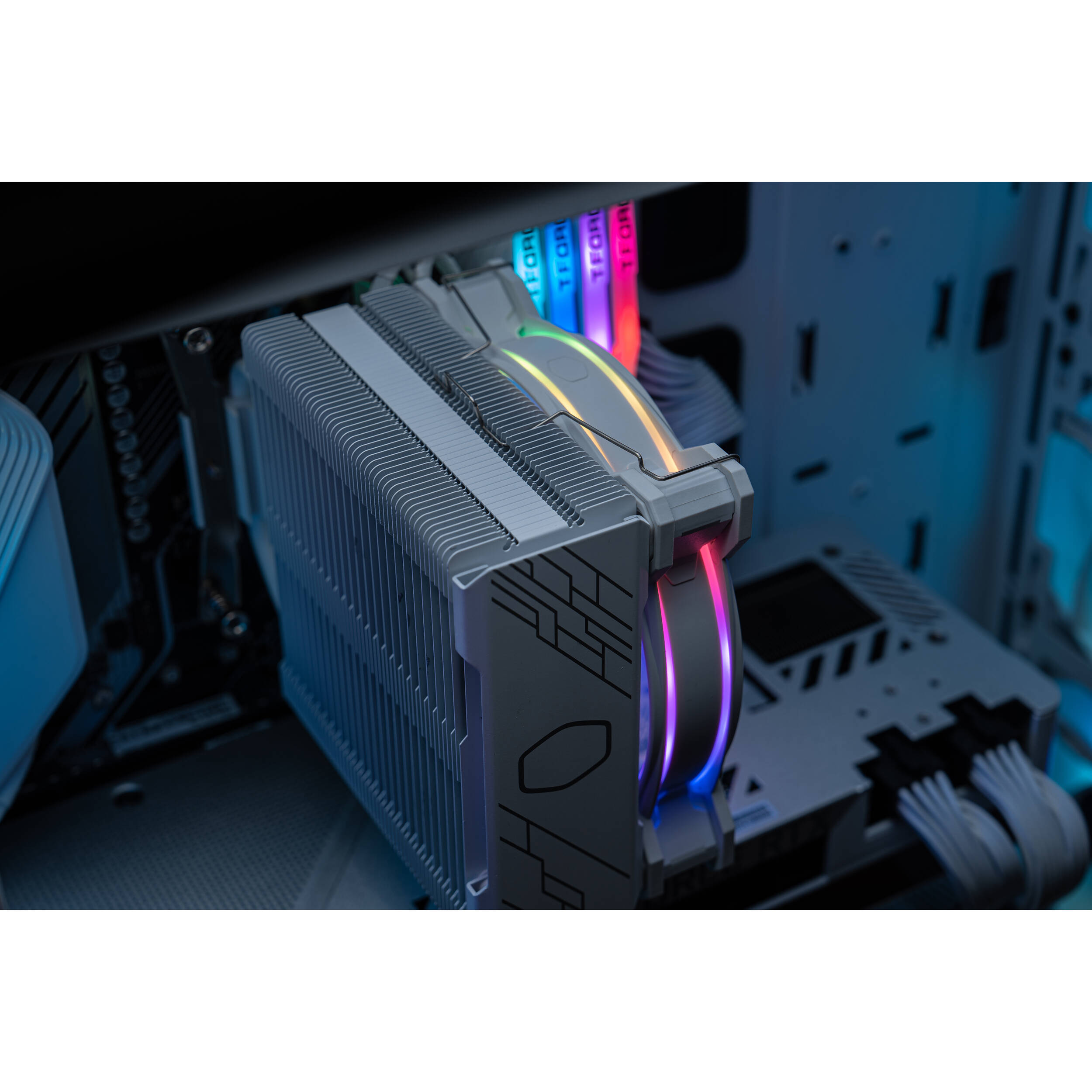 Cooler Master Hyper 212 Halo White tower CPU cooler with white heatsink and ARGB fan — view 32