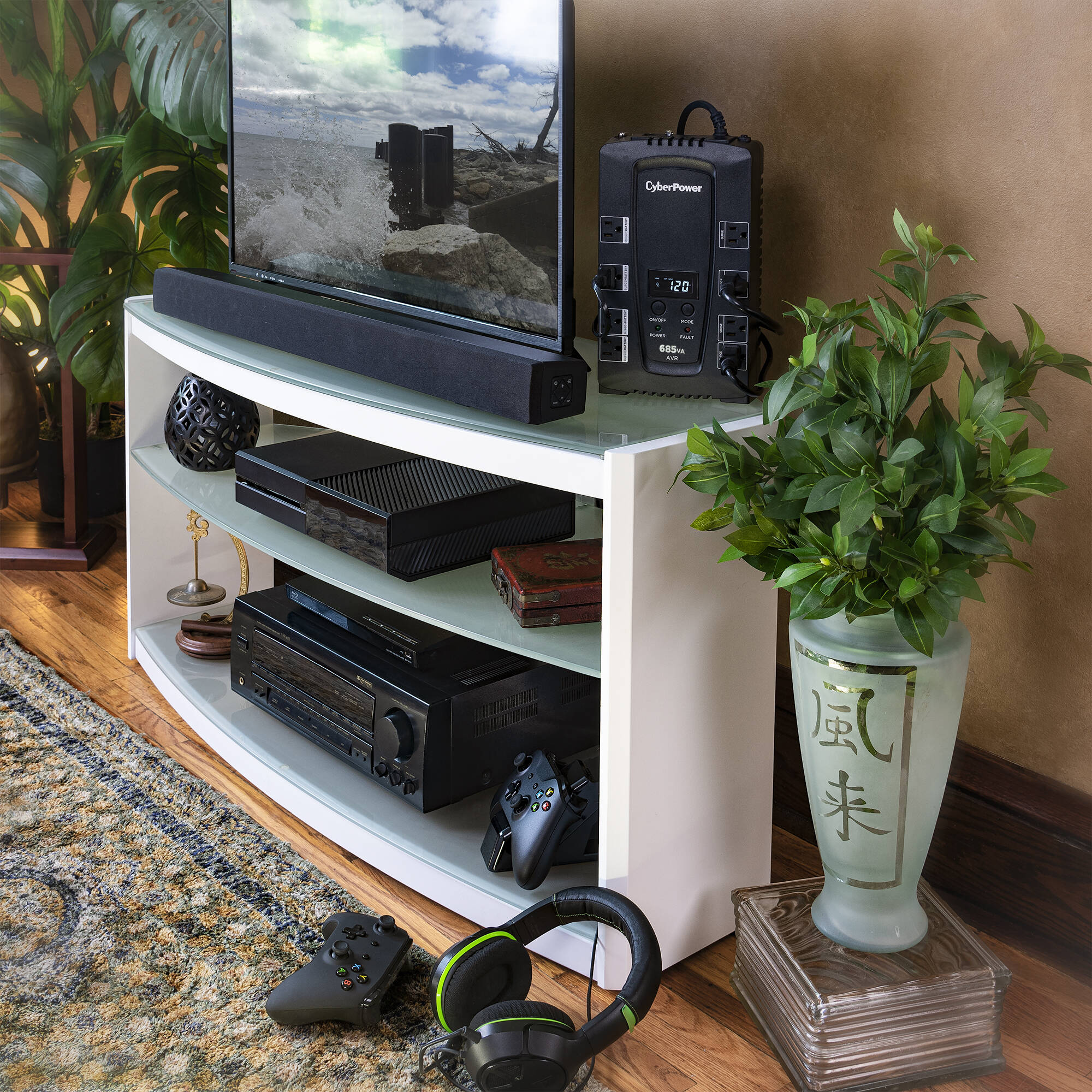 CyberPower CP685AVRLCD 685 VA 390 W desktop UPS with LCD and 8 outlets — view 8