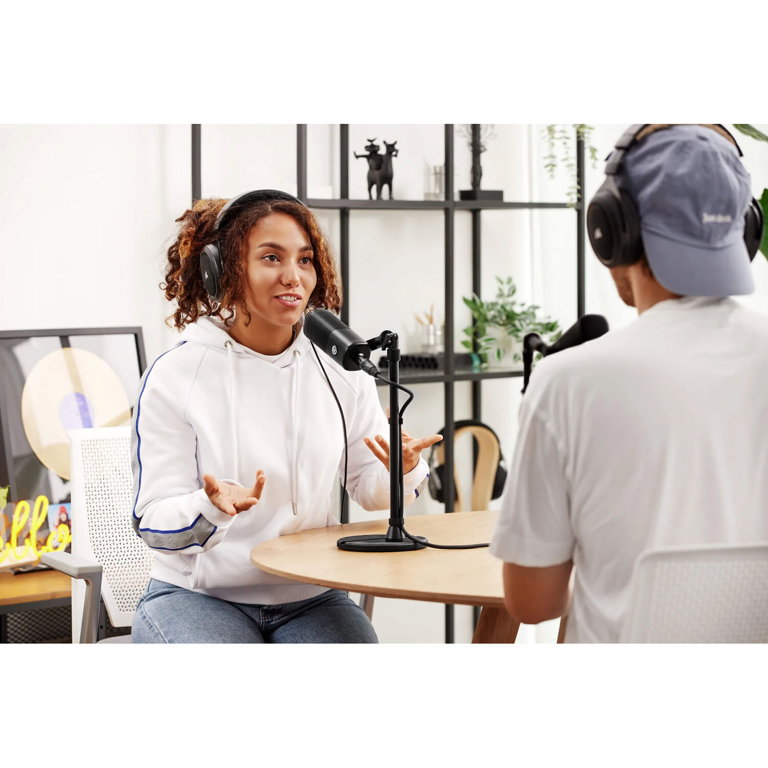 Elgato Wave DX dynamic desktop microphone for streaming and podcasting — view 4