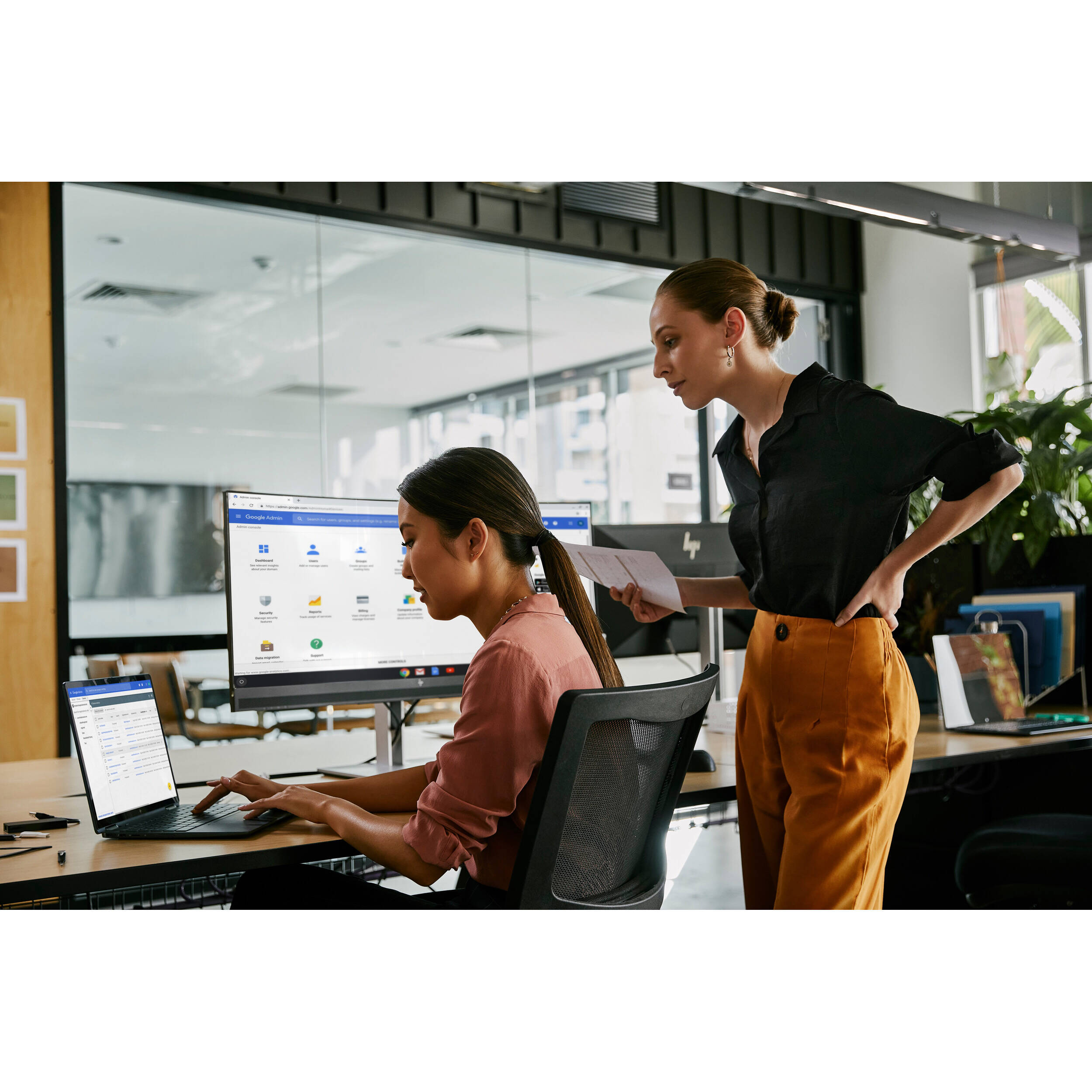 HP Elite Dragonfly Chromebook Enterprise touchscreen with Intel Core i7, 16GB RAM, and 13.5-inch display — view 10