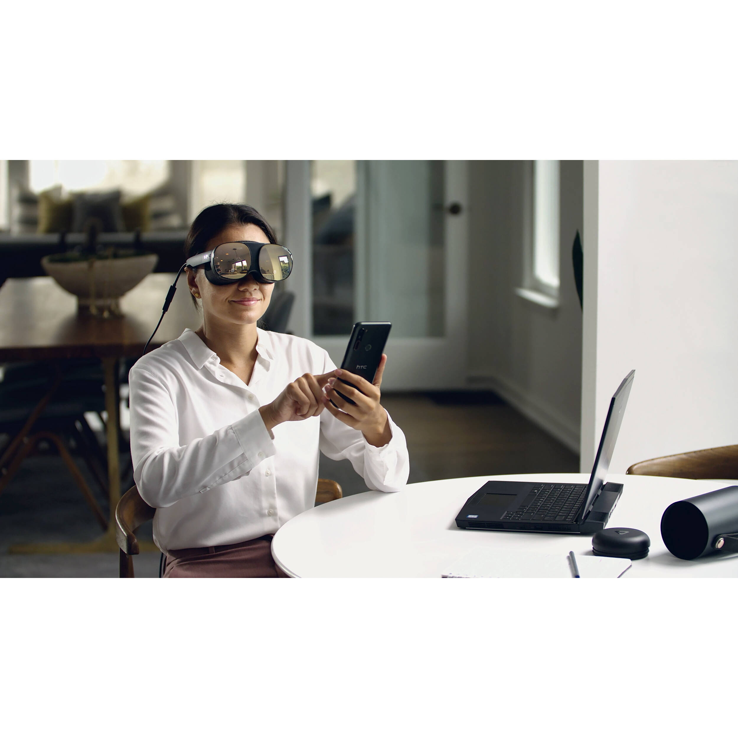VIVE Case XR Elite Flow protective carry case for VIVE XR Series and VIVE Flow — view 3