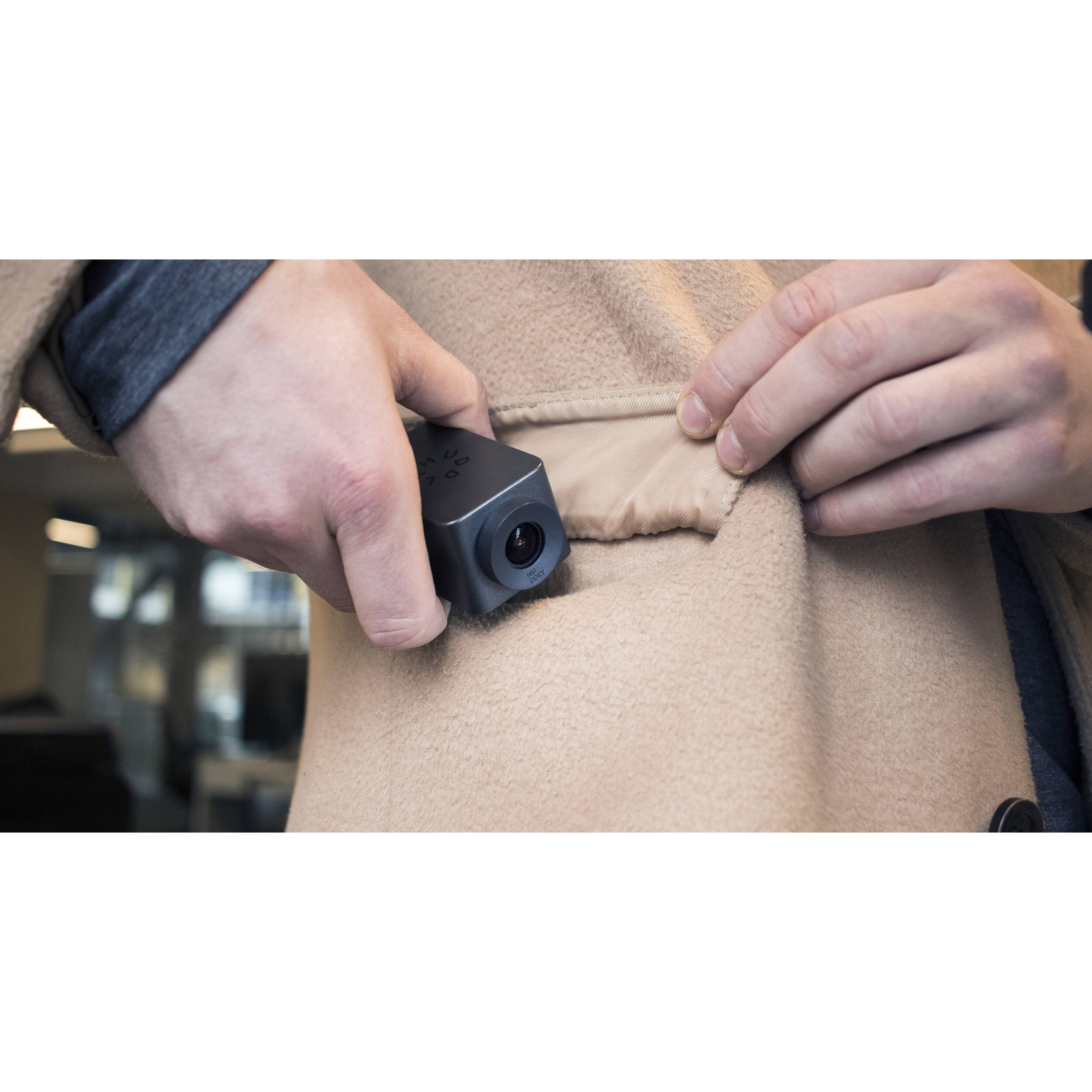 Huddly IQ No Cable collaboration webcam for meeting rooms with AI framing — view 11