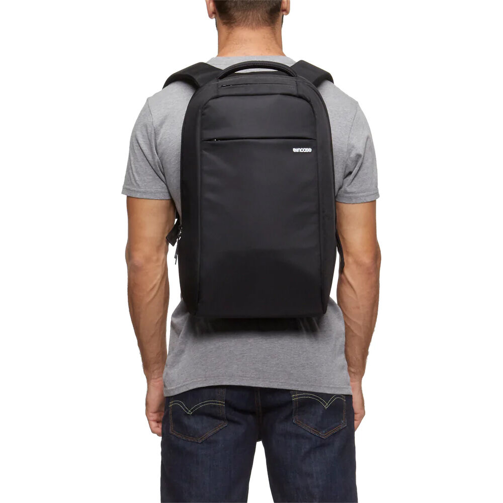 STREAMLINED PROTECTION AND MOBILITY. THE ICON LITE PACK PROTECTS YOUR MACBOOK WI — view 7