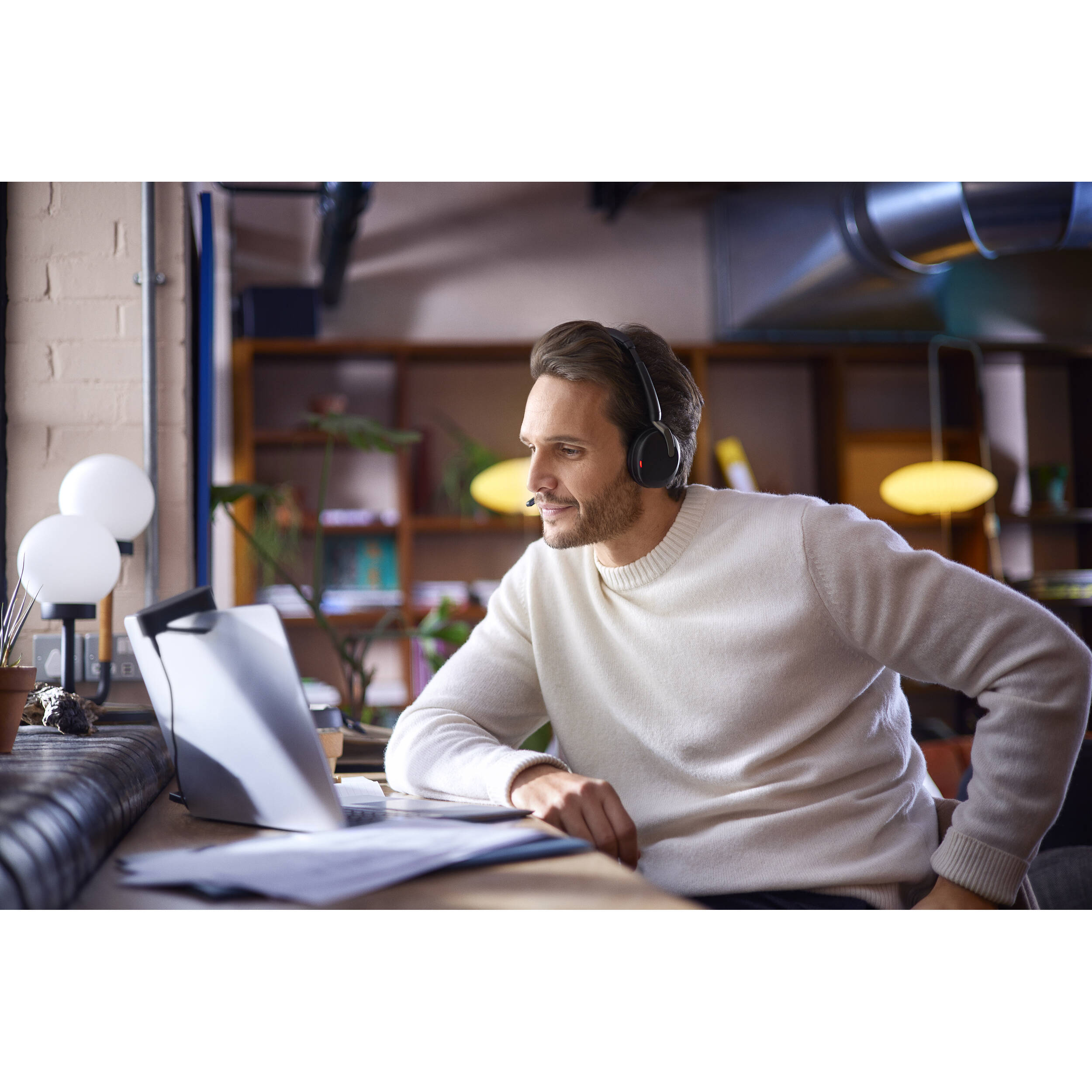 Jabra Evolve2 65 Flex Link380c UC stereo wireless headset with boom microphone — view 11