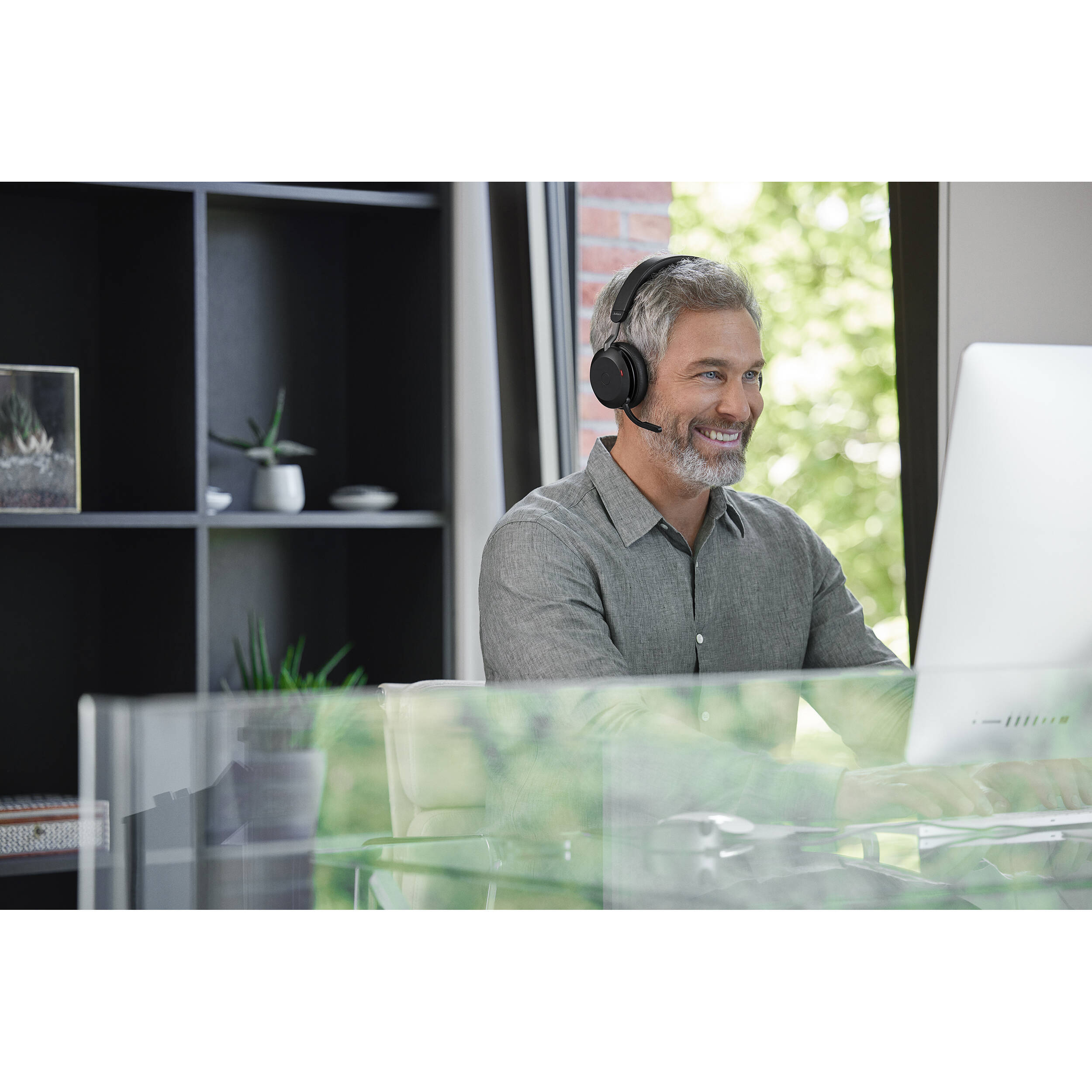 Jabra Evolve2 75 USB-A MS Stereo Black wireless headset for Microsoft Teams — view 5