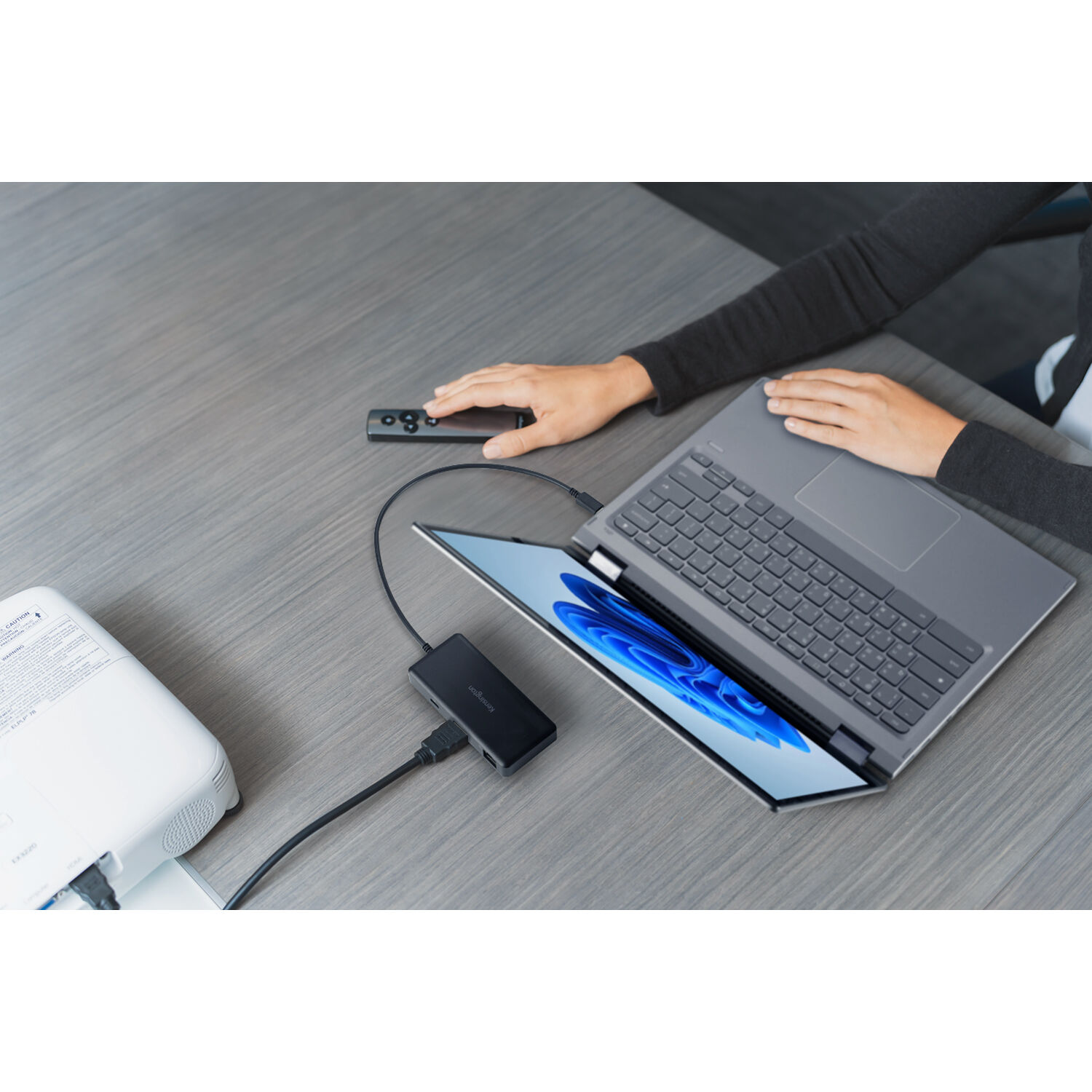 Kensington G1000P USB-C mini dock, chrome finish, single 4K output, compact form — view 10