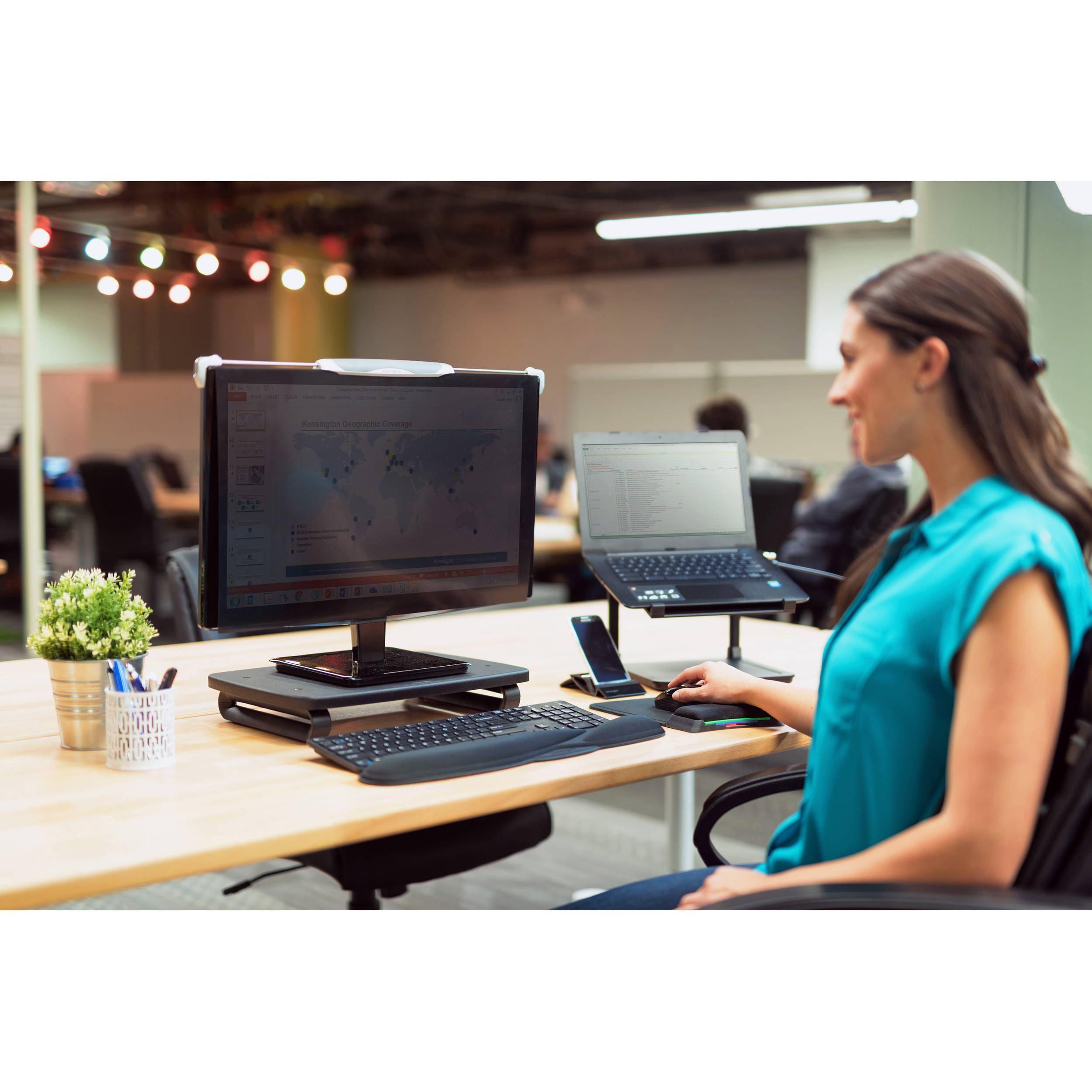 Kensington 24-inch 16:10 widescreen privacy screen with reversible glossy and matte finish — view 6