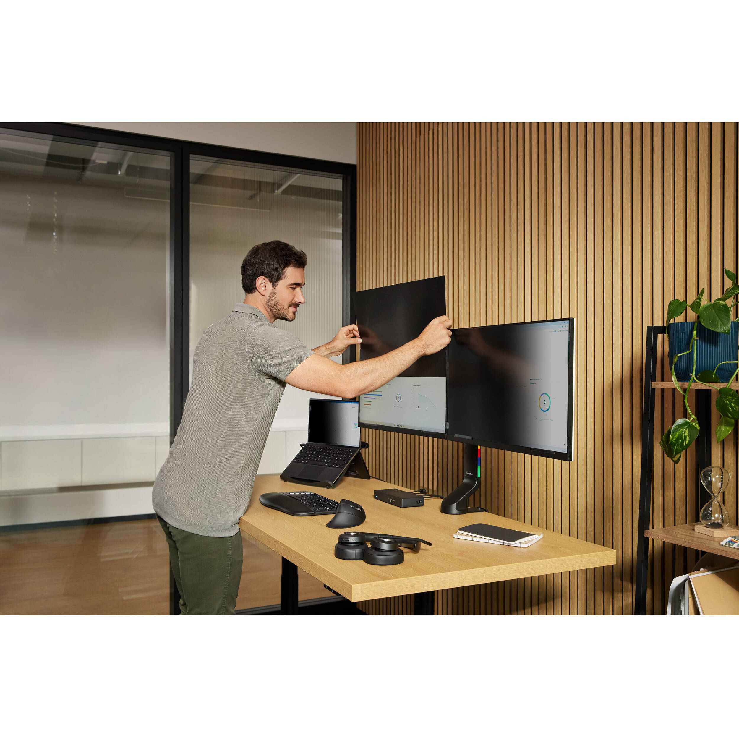 MAGPRO 23.8" 16 9 Priv Screen — view 7