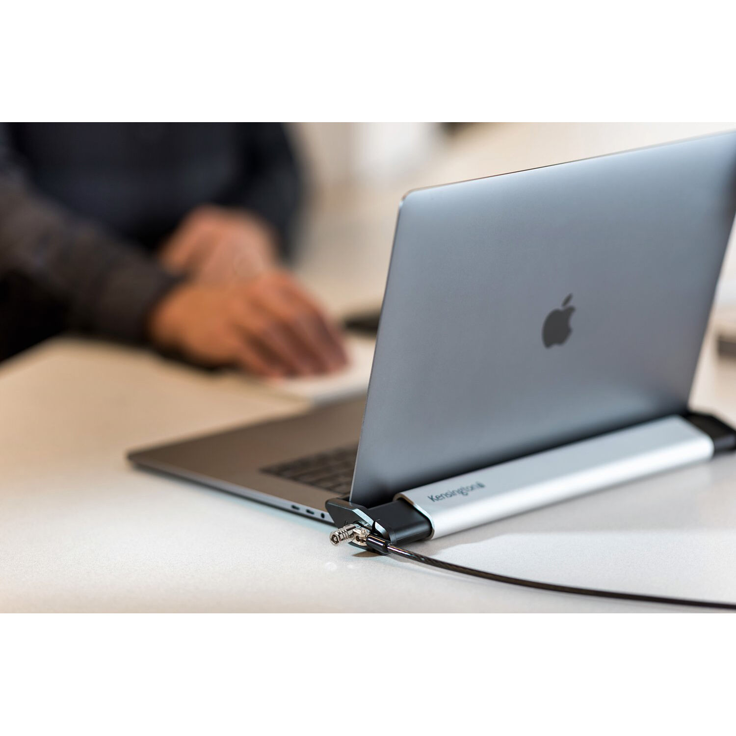 Kensington Laptop Locking Station 2.0 with keyed lock for ultra-thin laptops, silver brushed aluminum finish — view 9