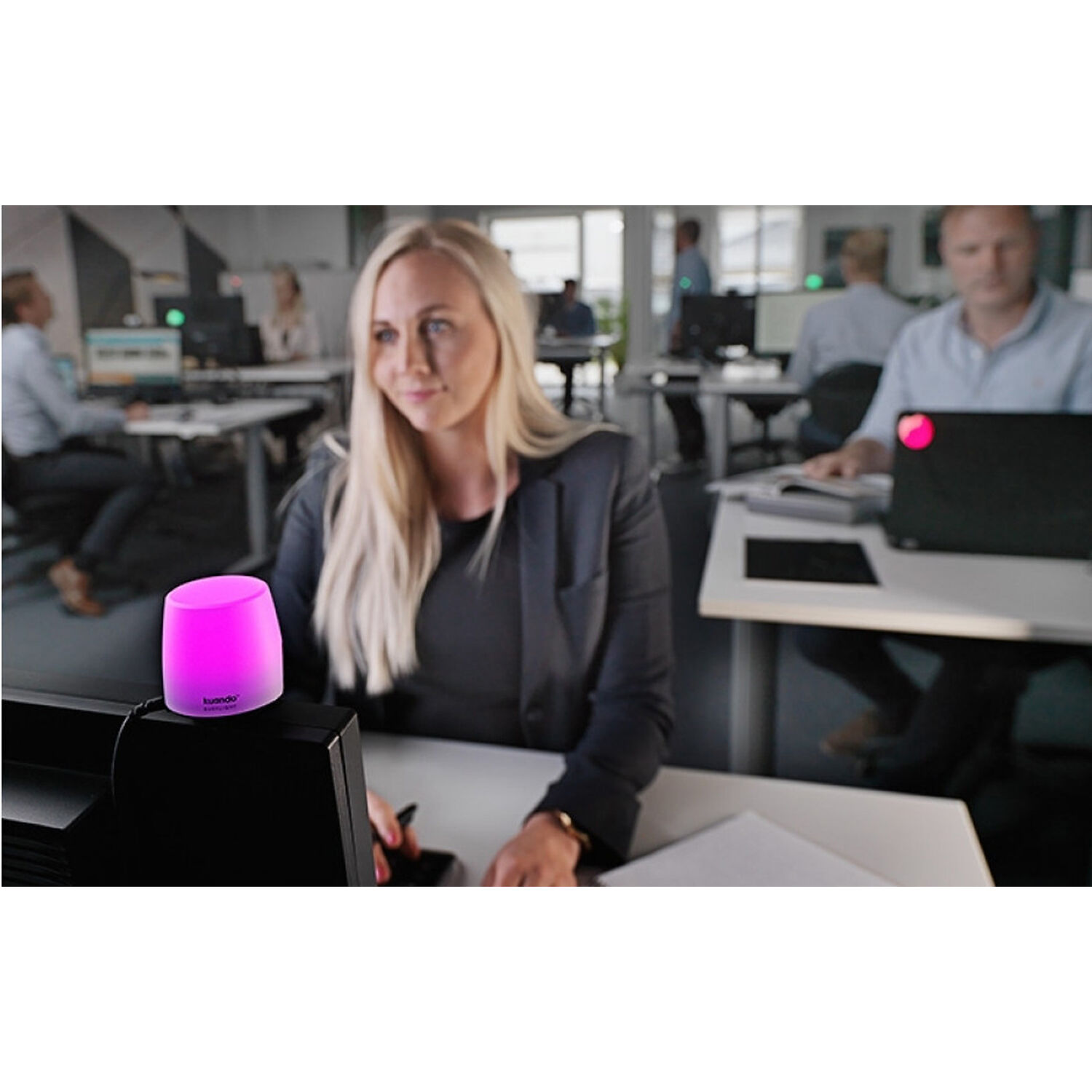 PLENOM Kuando Busylight UC Omega 15410 presence and call alert accessory for Skype for Business and Jabber — view 5