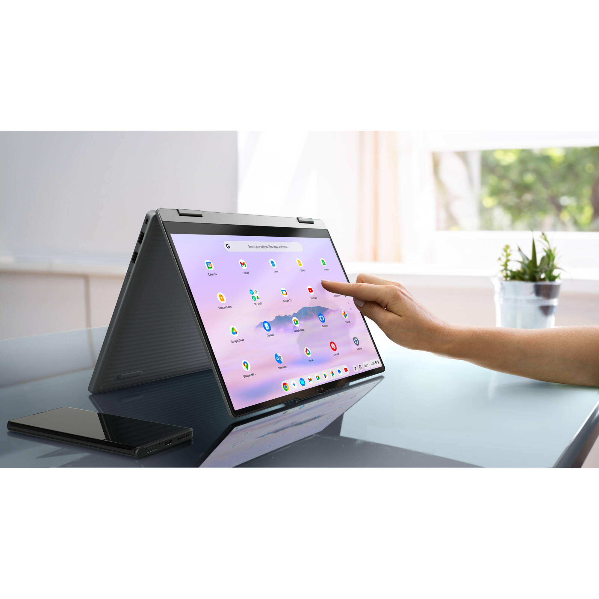 Lenovo Chrome Plus 2-in-1 Chromebook with 14-inch WUXGA touch display, Intel Core 5, and grey finish — view 27