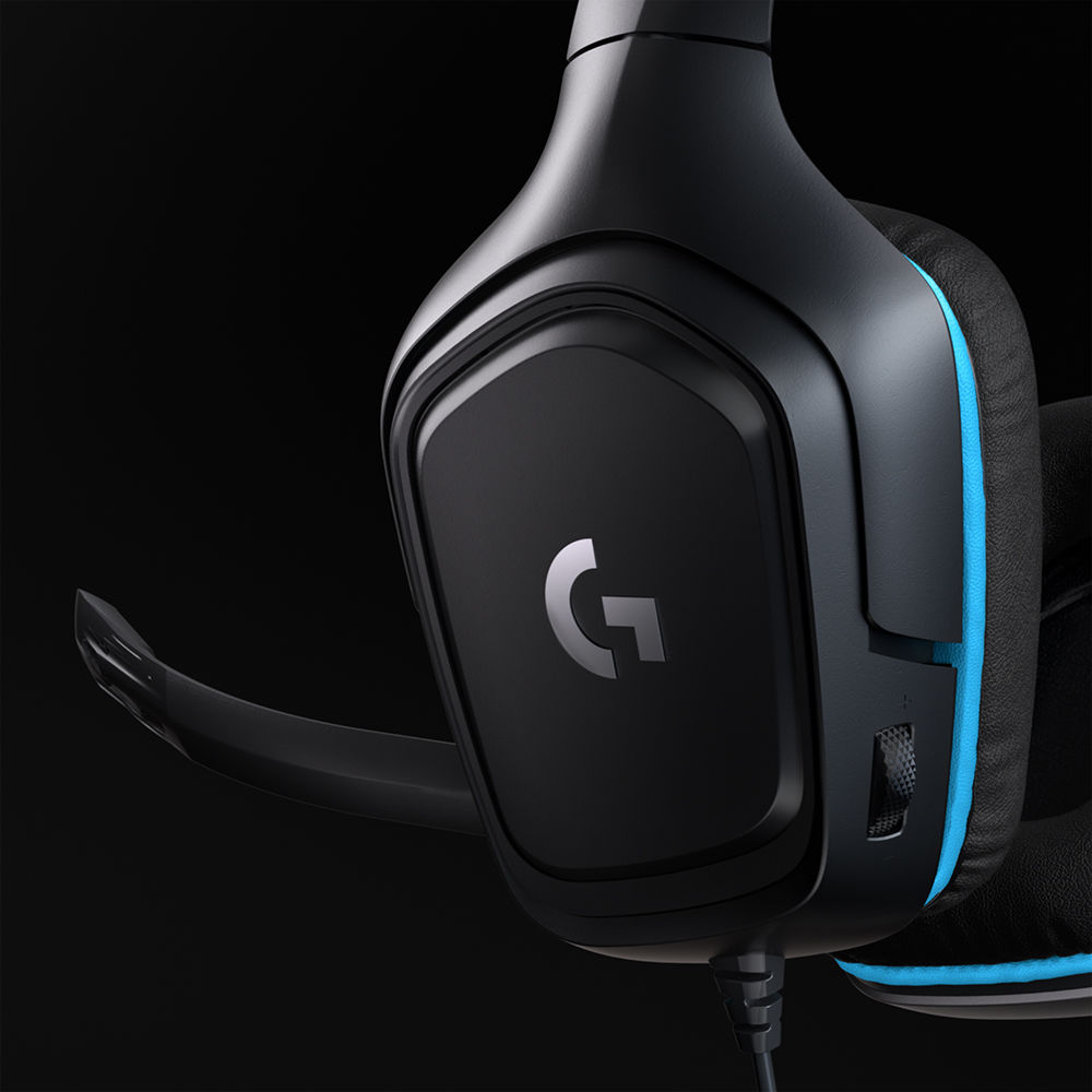 Logitech G432 wired gaming headset in black with over-the-head circumaural ear cups and boom microphone — view 7