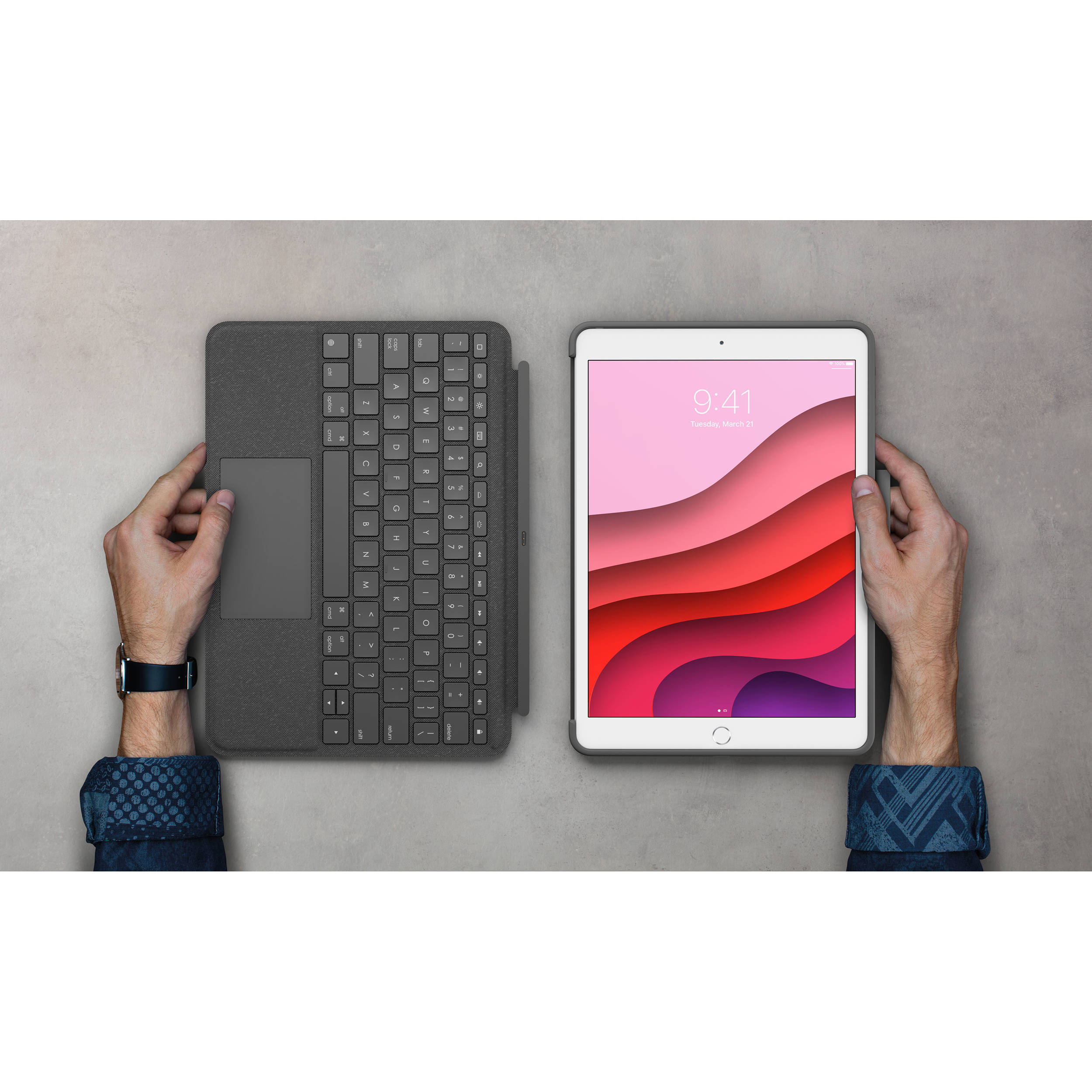 Logitech Combo Touch keyboard case for iPad 7th 8th 9th generation in graphite — view 8