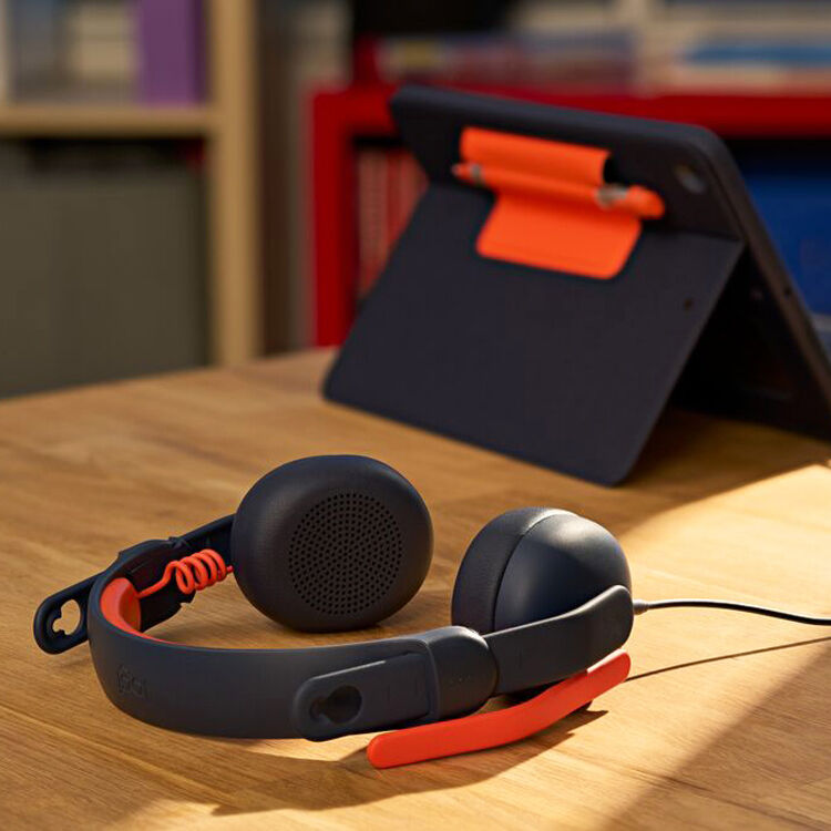 Logitech Zone Learn headset with USB-A connection and on-ear design for education use — view 5