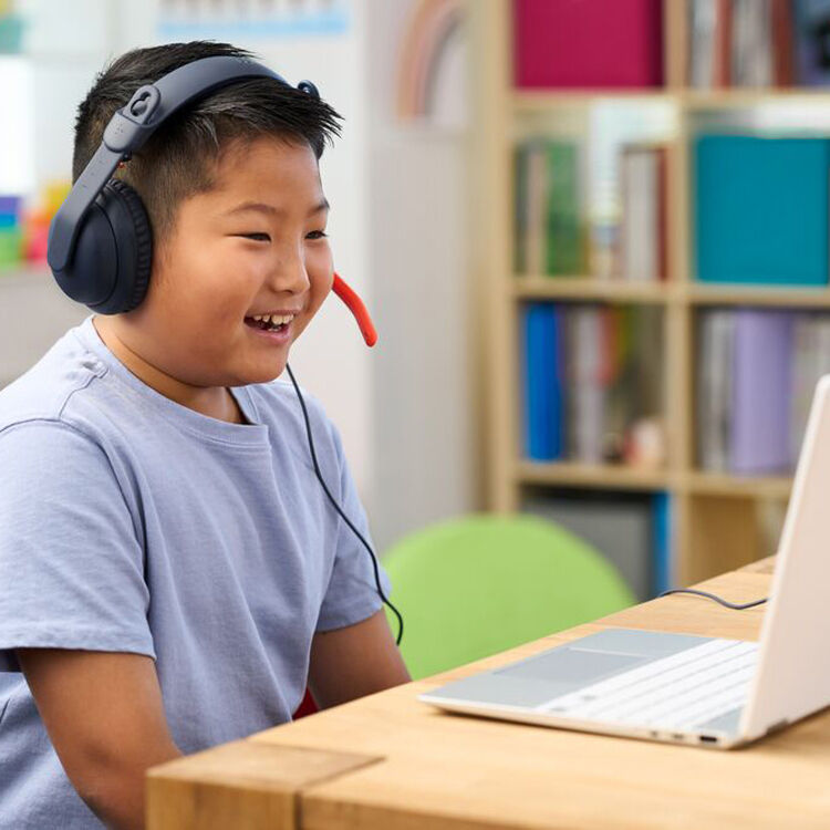 Logitech Zone Learn wired headset with 3.5 mm connection and over-ear design — view 6