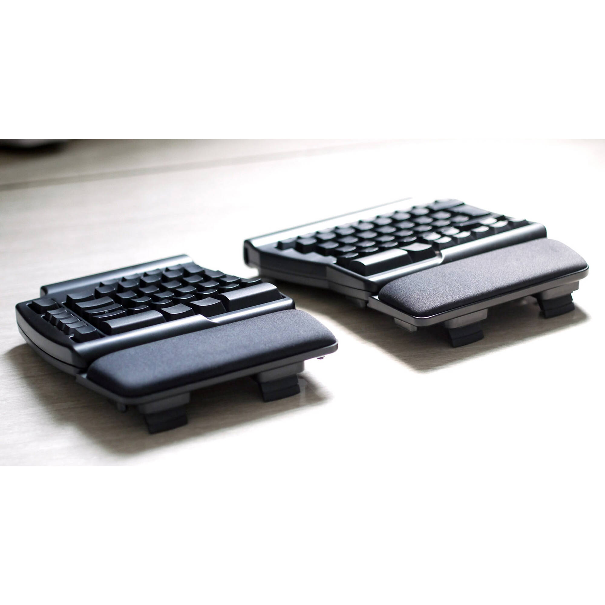 MATIAS Programmable Ergo Pro PC Keyboard with split ergonomic layout for PC workstations — view 3