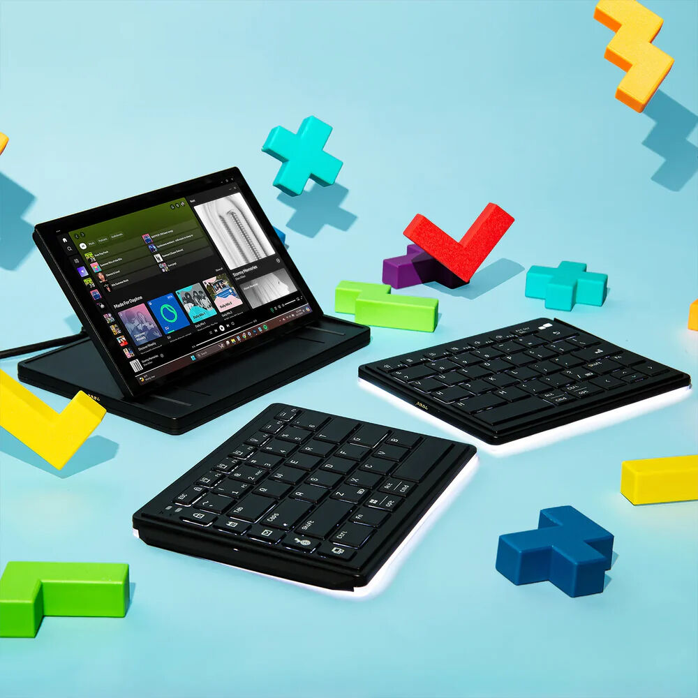 Mobile Pixels Tetra Split ergonomic keyboard with 8-inch touch LCD, backlit keys, and split layout — view 7