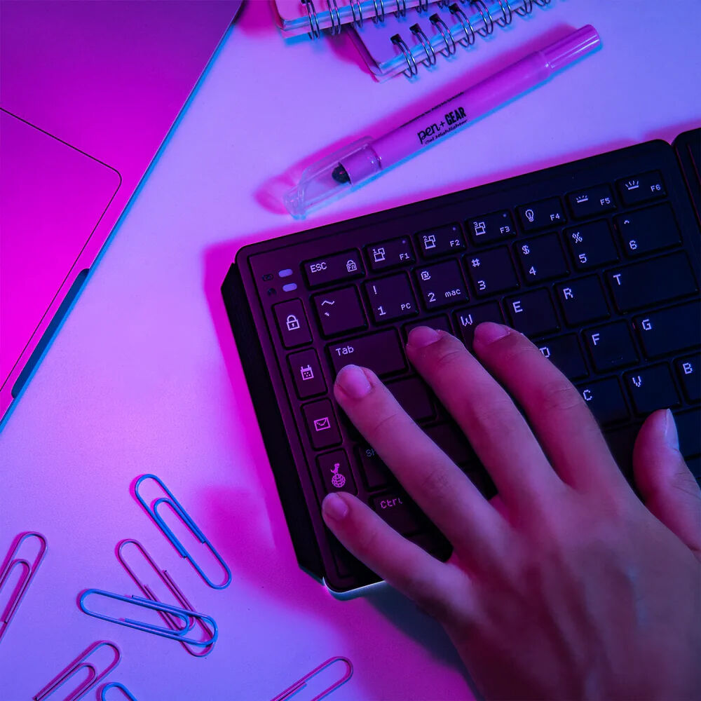 Mobile Pixels Tetra Split ergonomic keyboard with 8-inch touch LCD, backlit keys, and split layout — view 9