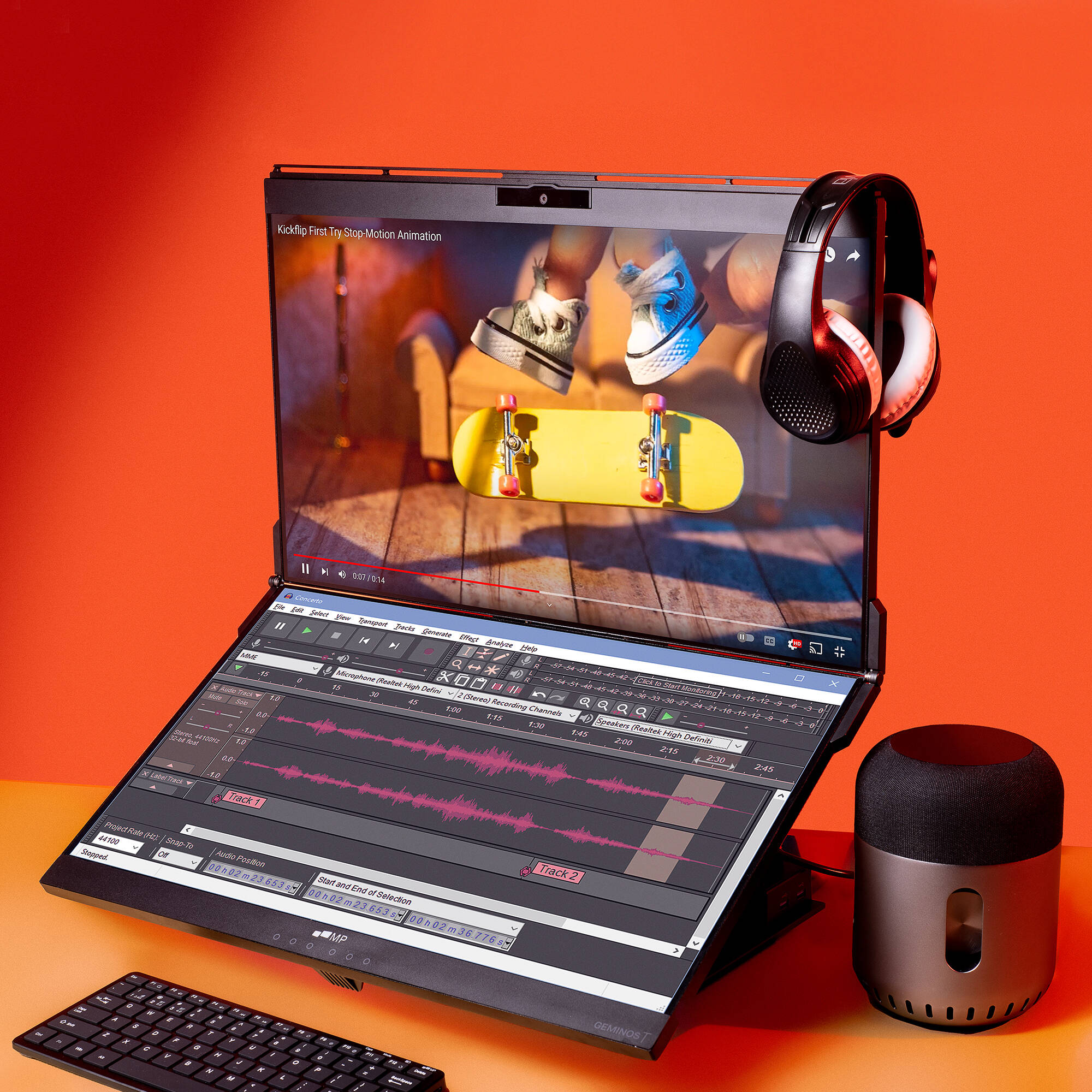 Mobile Pixels Geminos T LCD stacked dual touch monitor with adjustable top and bottom screens — view 12