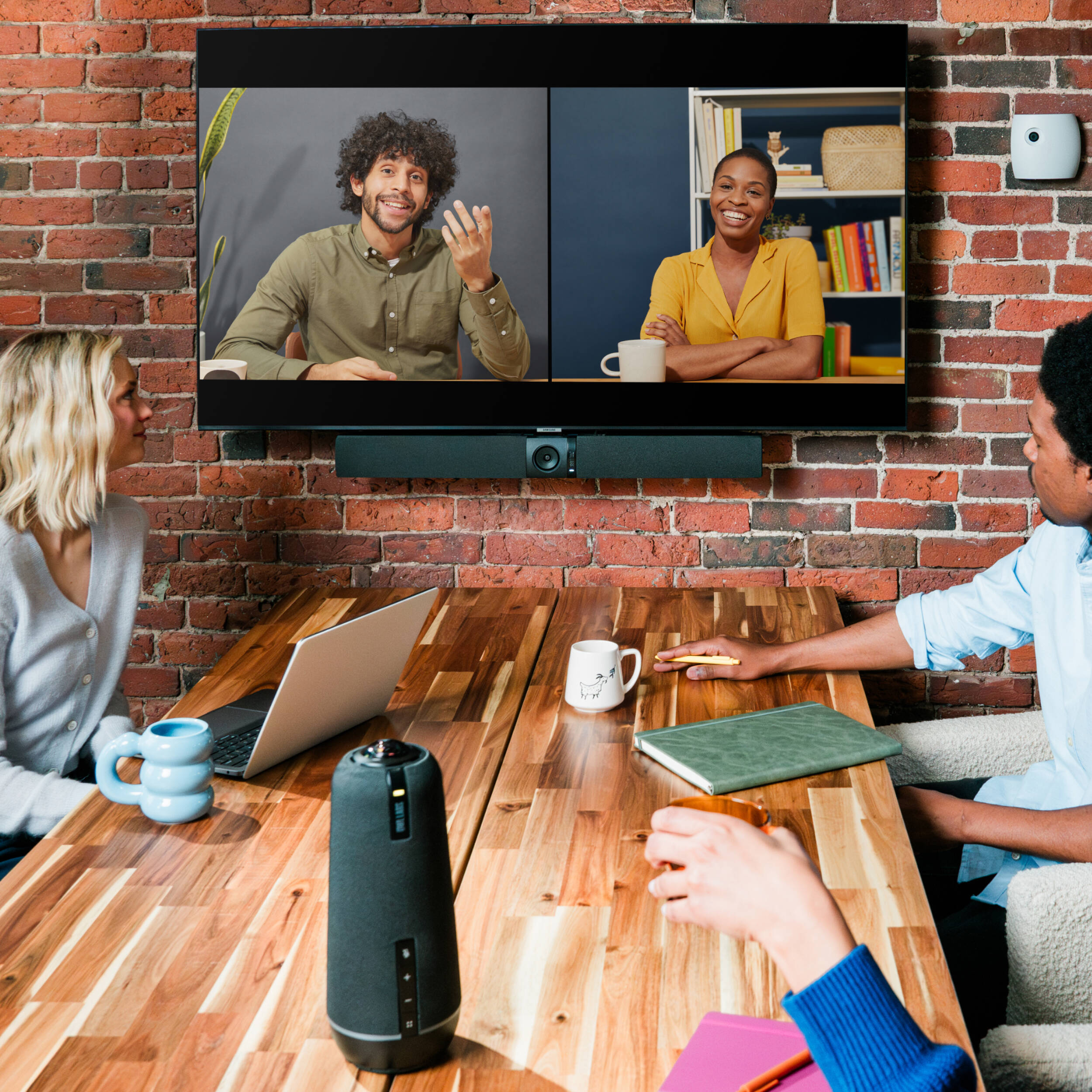 Meeting Owl 4+ and Owl Bar bundle with TV mount for hybrid conference rooms — view 7