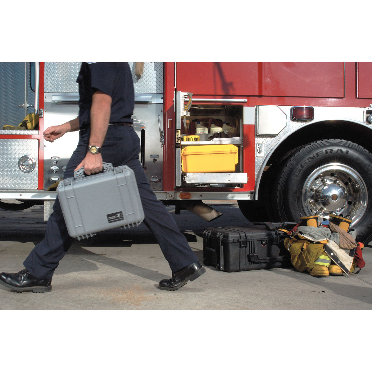 Black Pelican 1450 hard case with pick-and-pluck foam for compact equipment protection — view 8