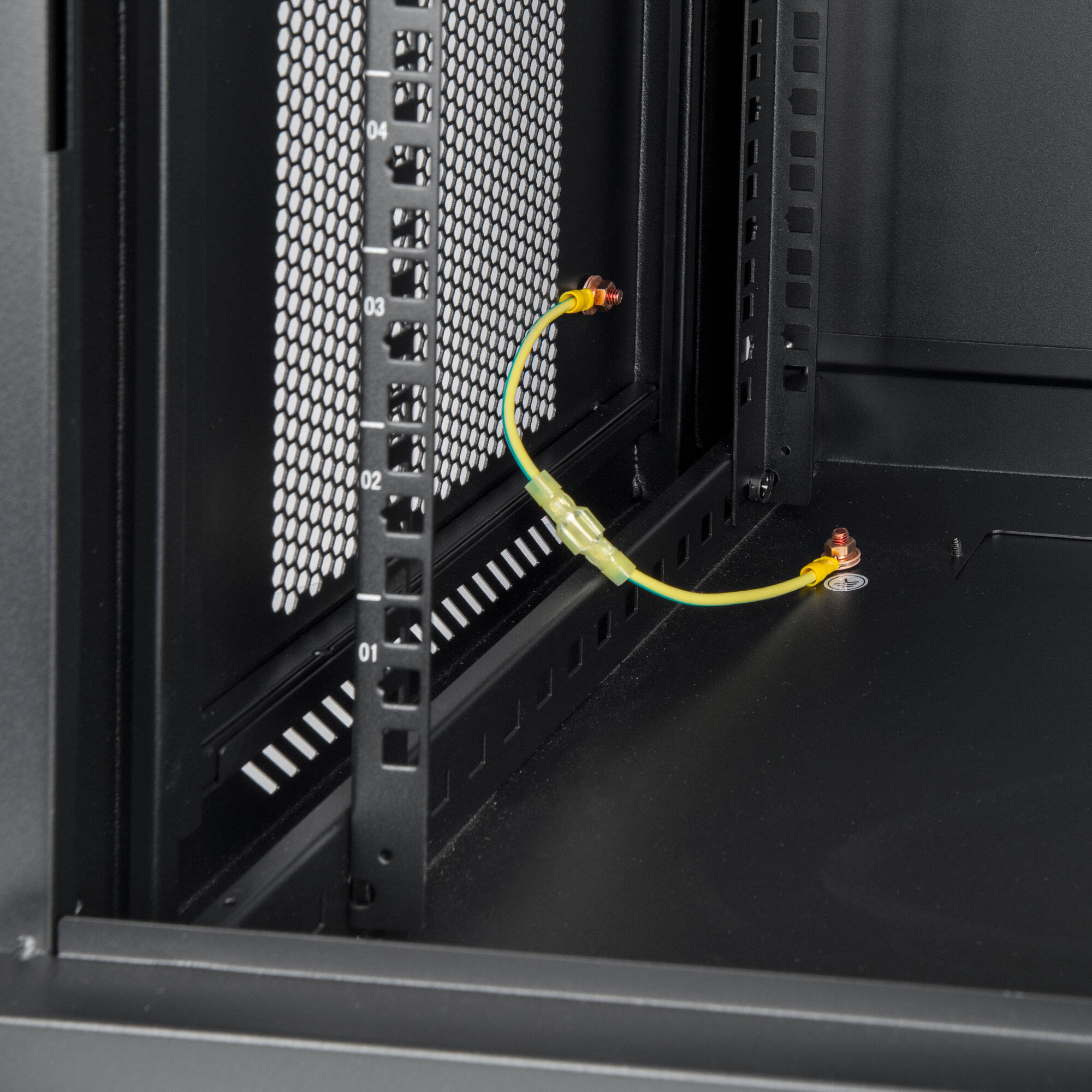 SOLIDRACK 12U WALL MOUNT RACK VENTED ENCLOSURE - FRONT & SIDE DOOR LOCKS - 200 L — view 10