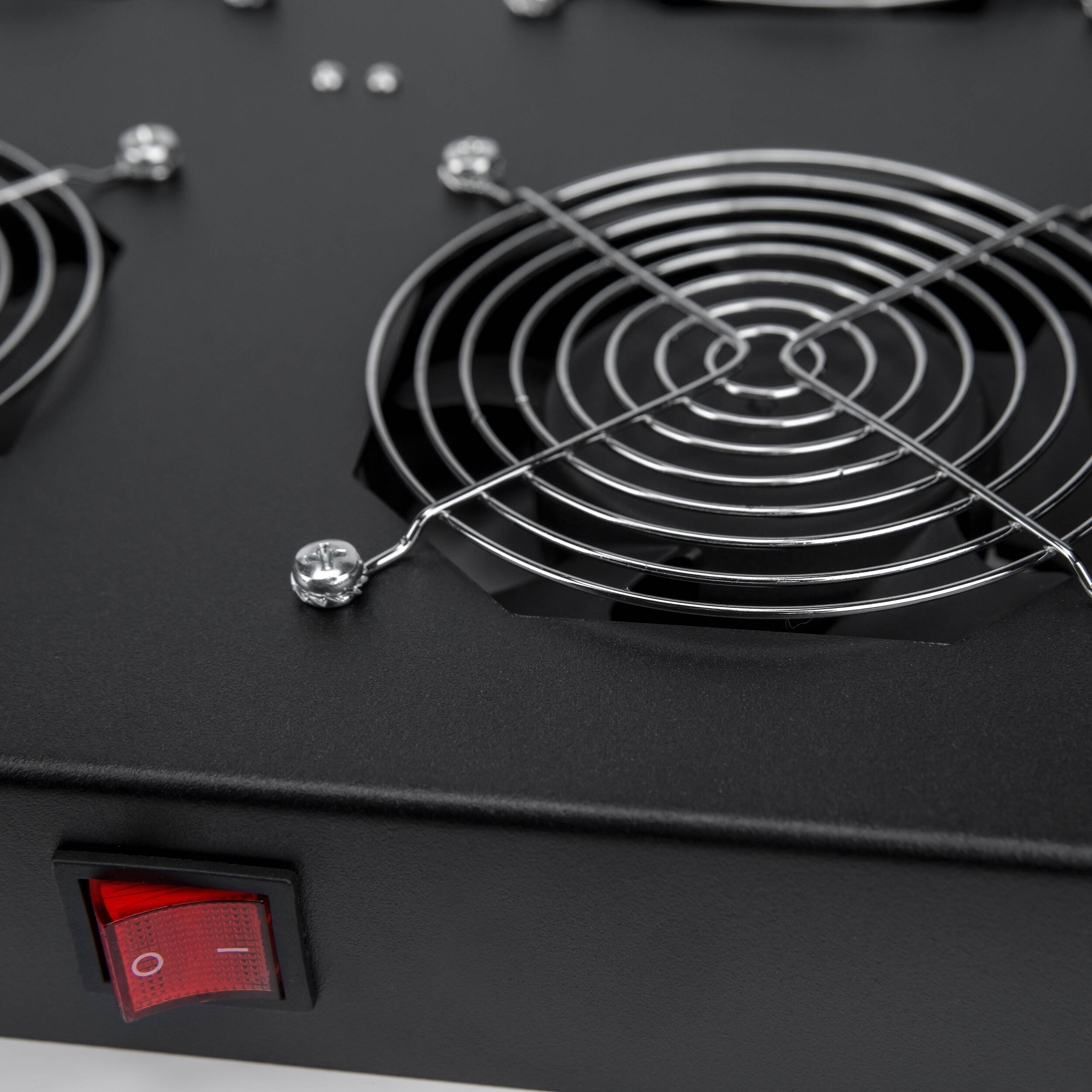 Rocstor SolidRack fan tray for R3100 rack with six fans and 110/120 V power — view 5