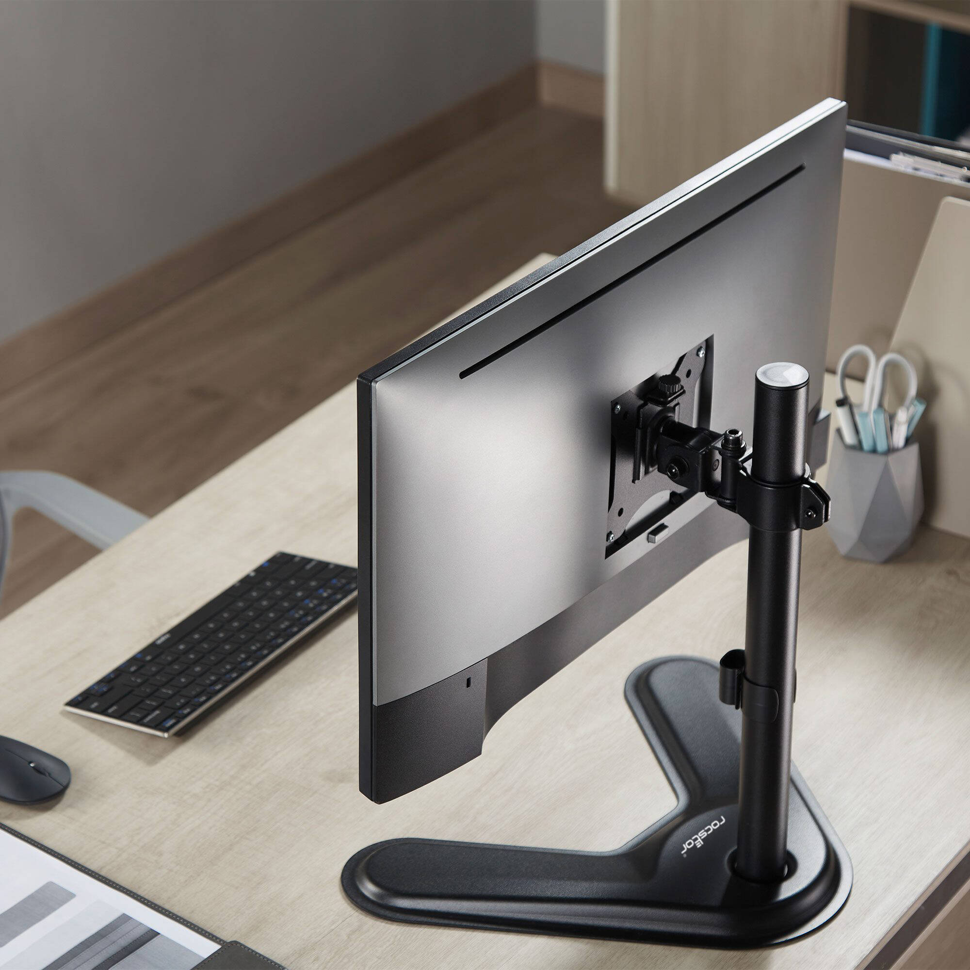 ERGOREACH EP1 premium free-standing pole mount for a single monitor — view 10