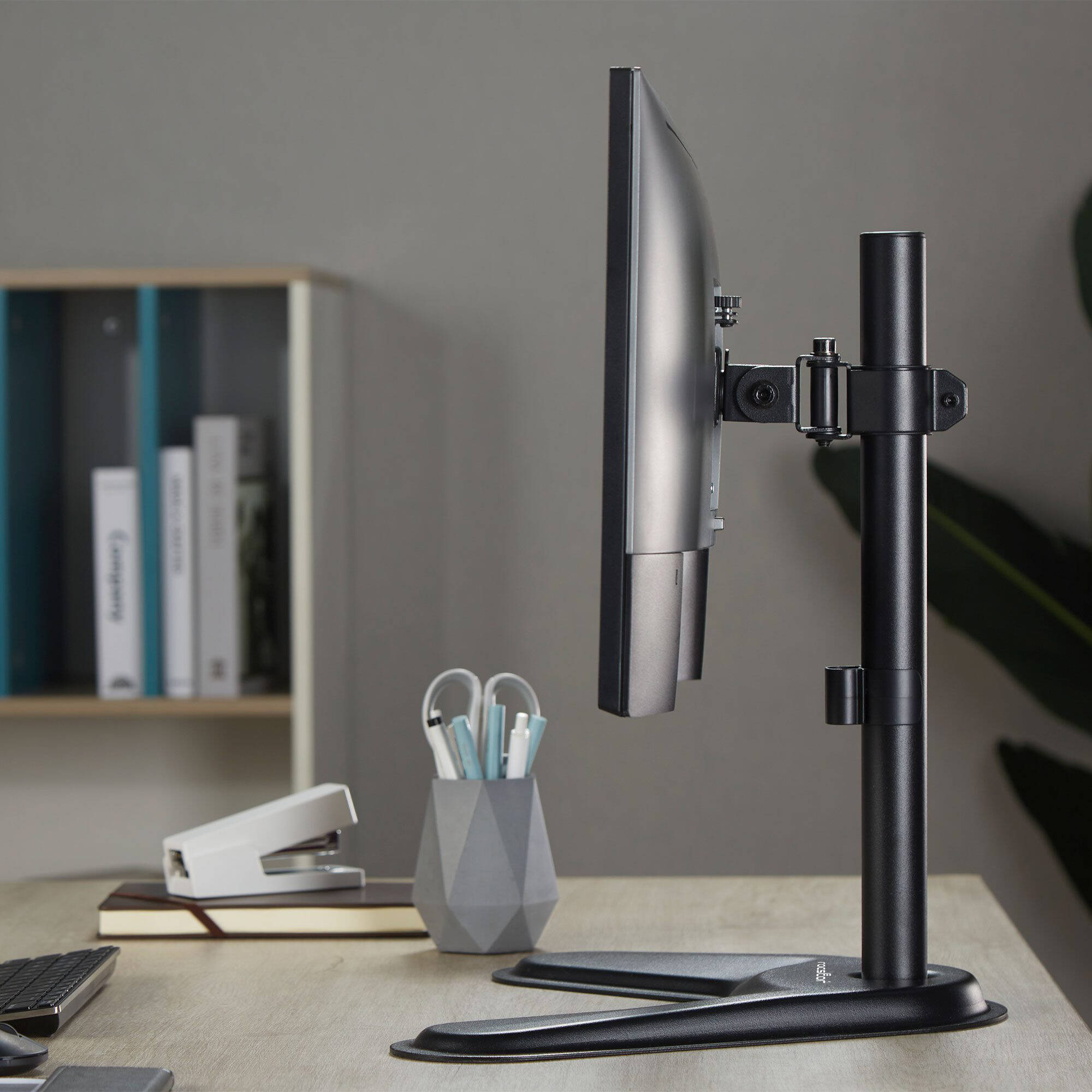 ERGOREACH EP1 premium free-standing pole mount for a single monitor — view 9