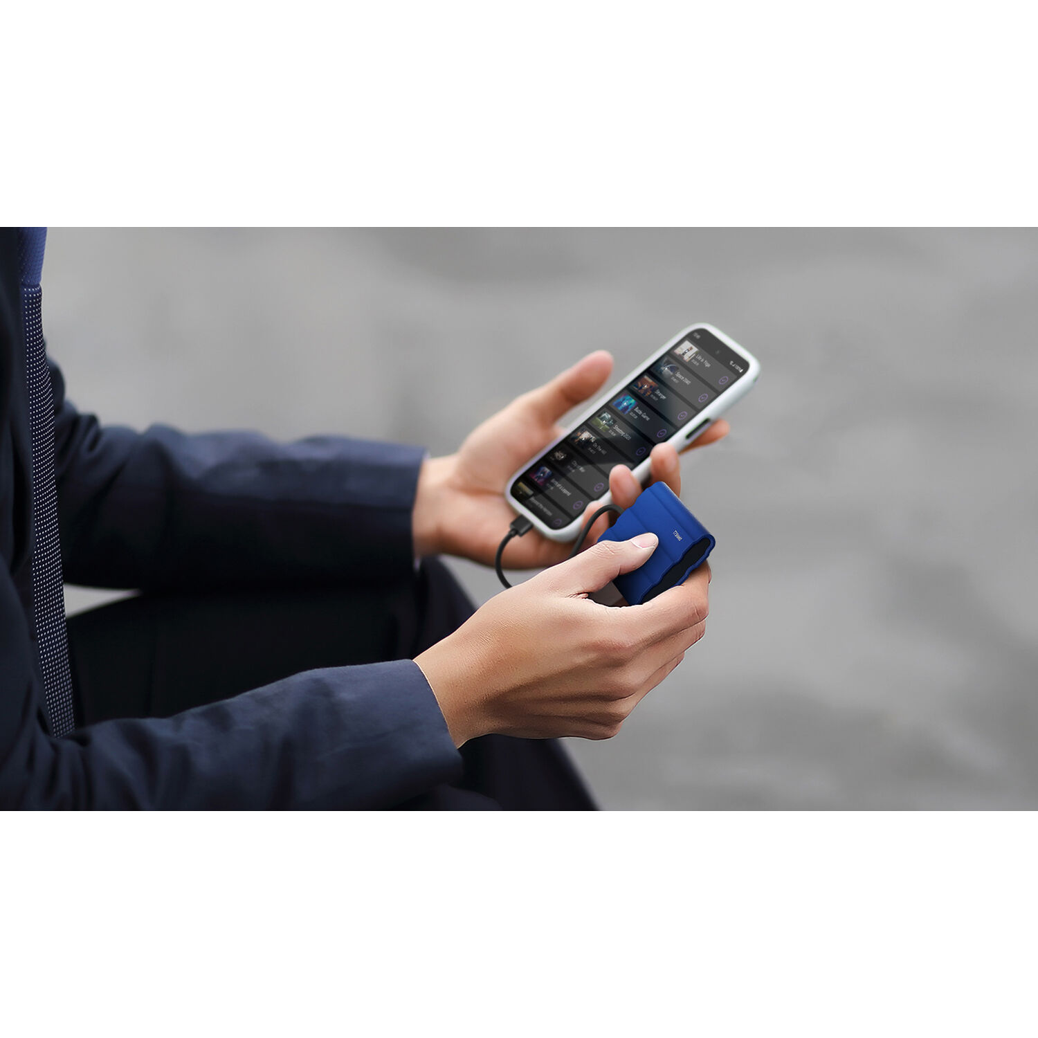 Samsung T7 Shield 1TB black rugged portable SSD with USB 3.1 Gen 2 — view 10