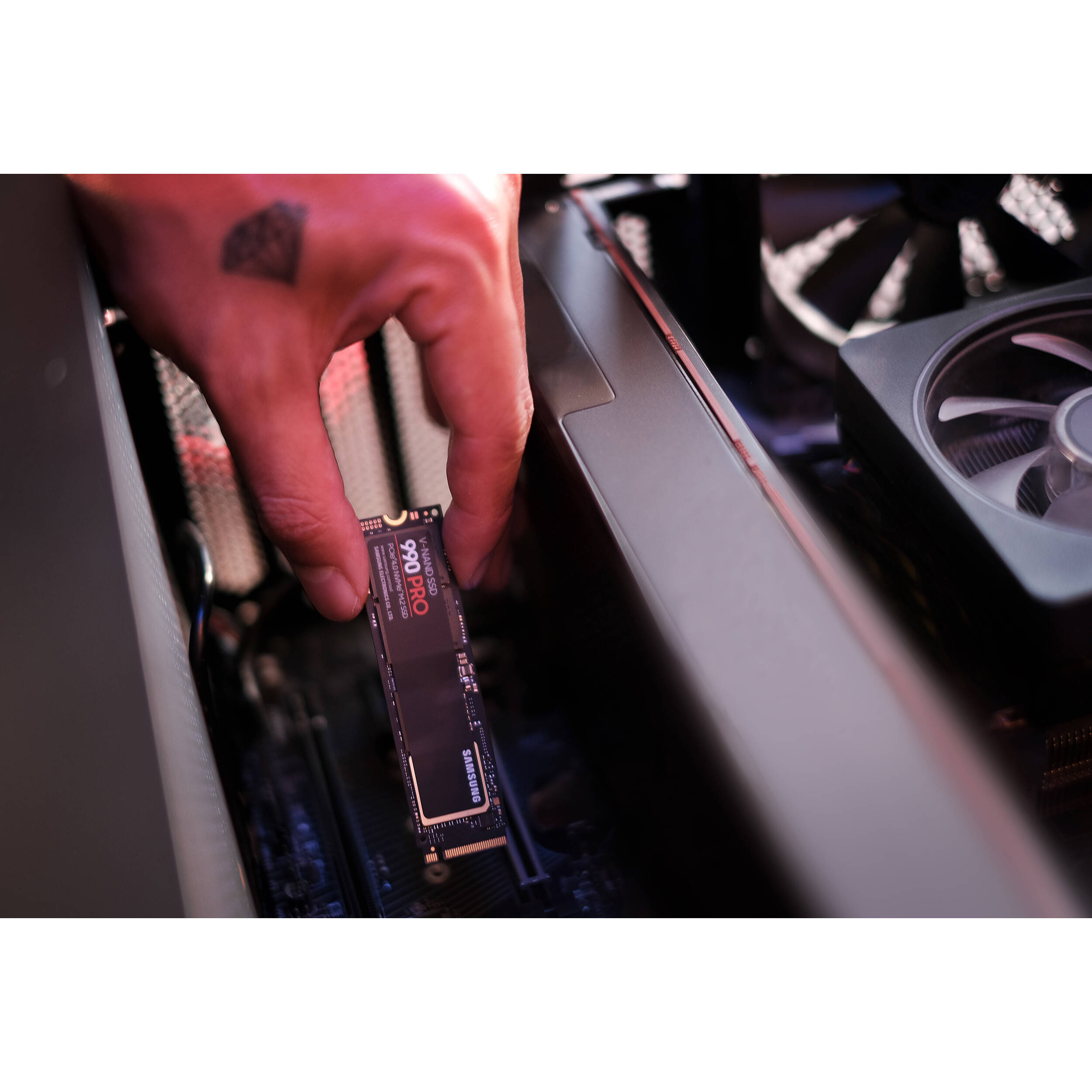 Samsung 990 PRO 4 TB PCIe 4.0 M.2 NVMe SSD for desktop storage — view 13
