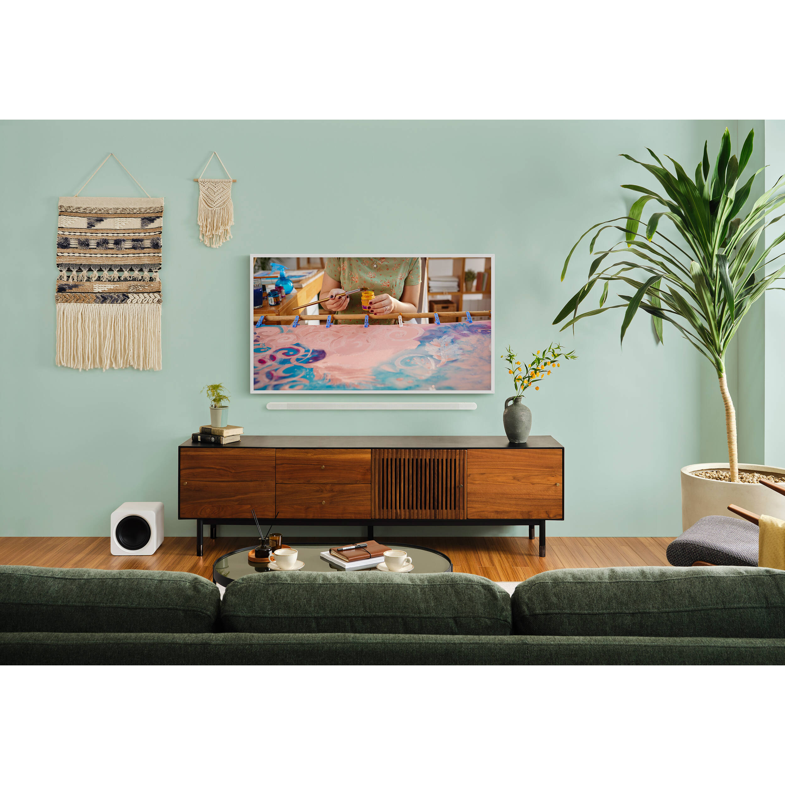 Samsung 32-inch QLED 4K Smart TV with The Frame design and SolarCell Remote — view 13