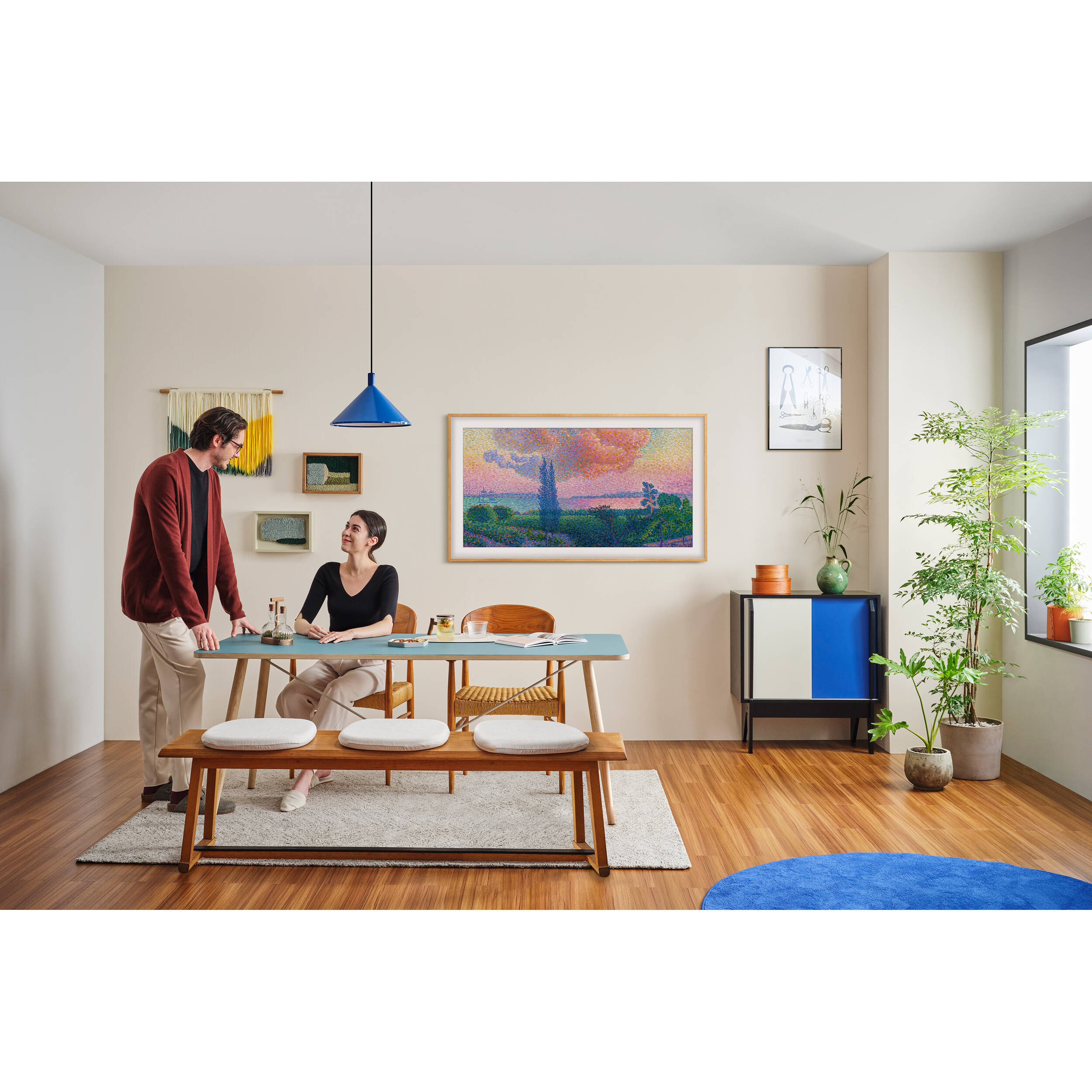 Samsung 32-inch QLED 4K Smart TV with The Frame design and SolarCell Remote — view 17