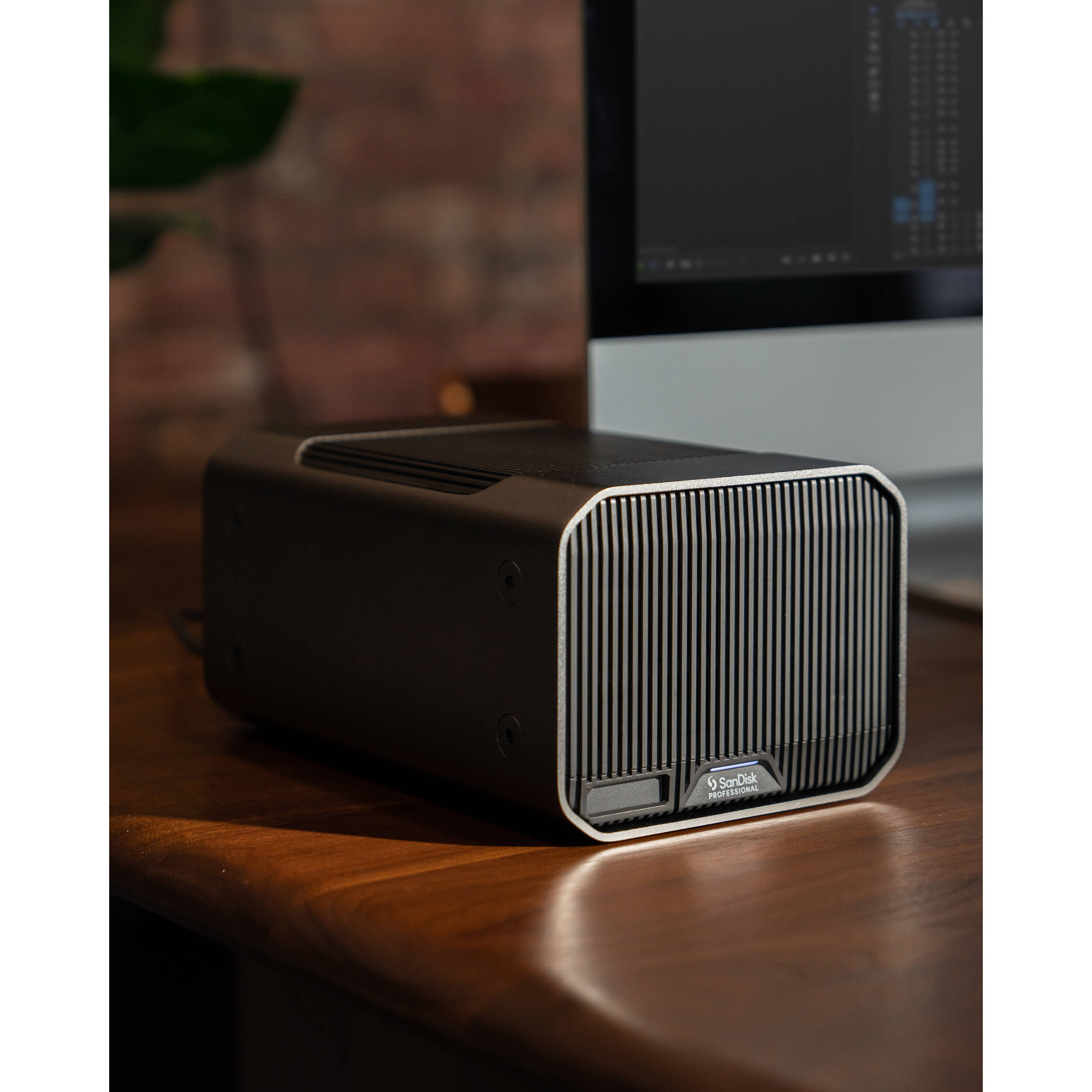 SanDisk Professional G-RAID MIRROR 24TB desktop RAID storage with Thunderbolt 3 — view 8